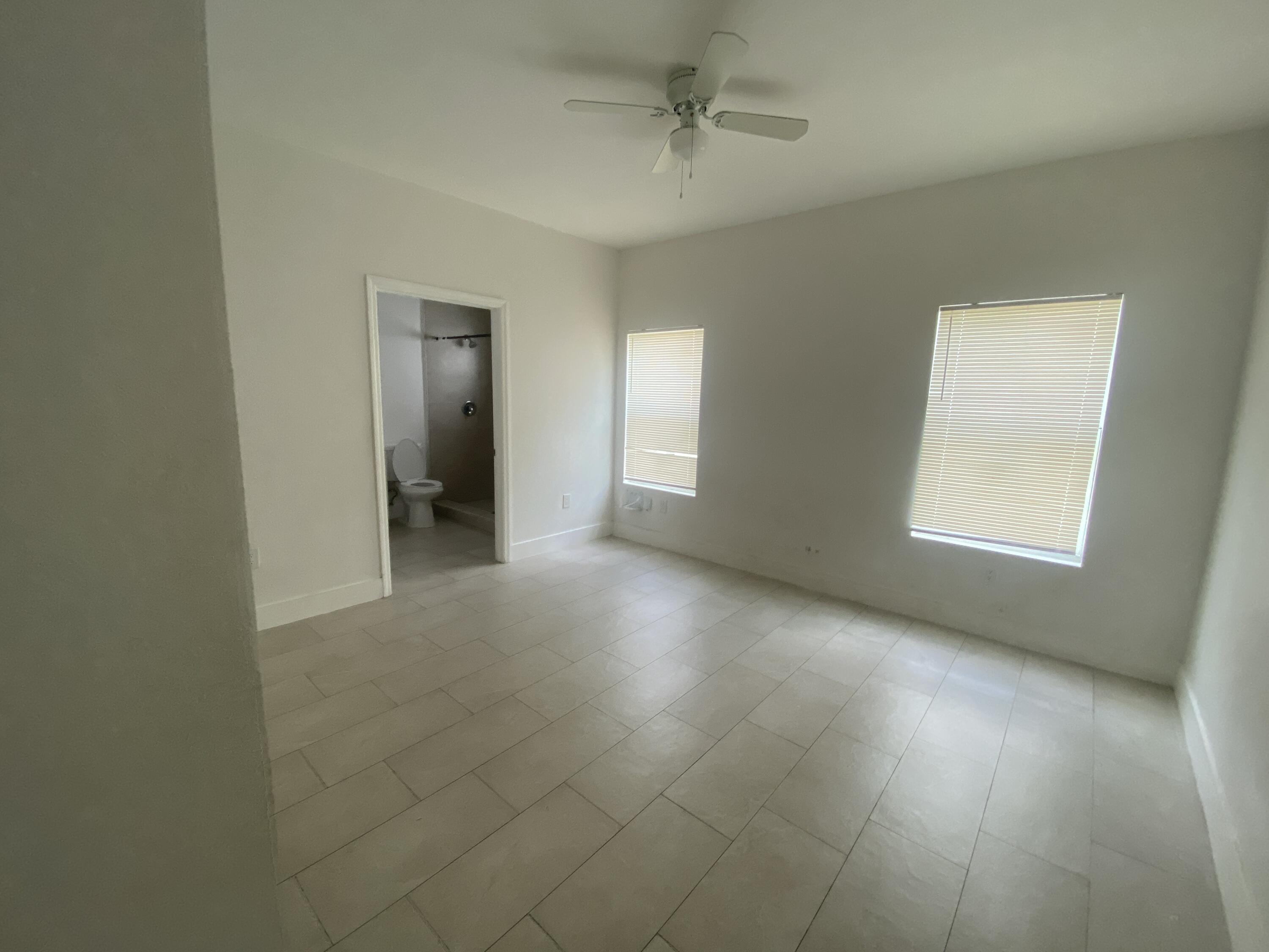 2604 NW 20th Street, Fort Lauderdale, FL 33311, Fort Lauderdale - Photo 2