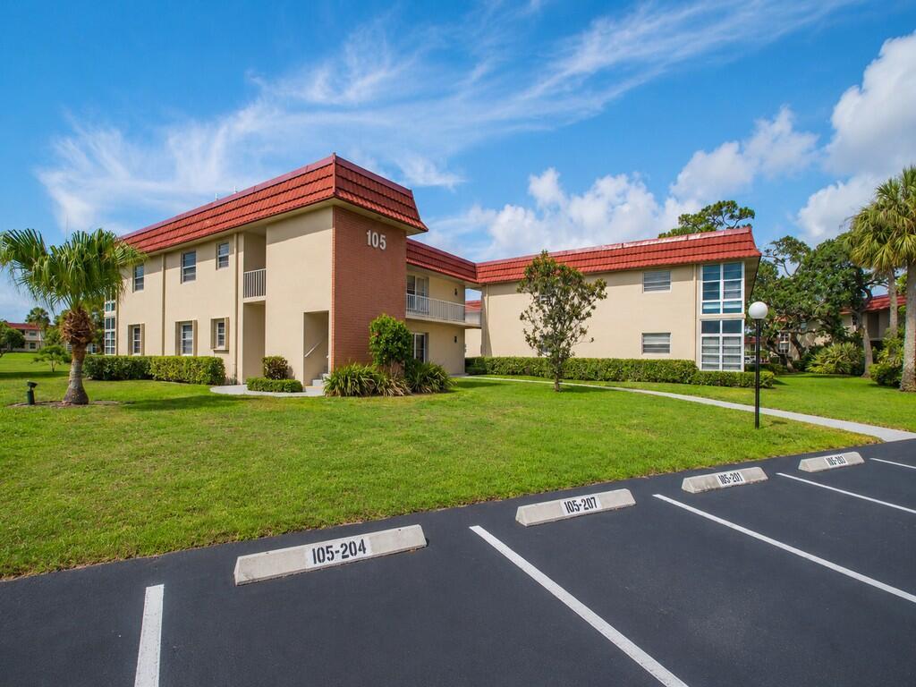 105 Spring Lake Court 102, Vero Beach, FL 32962, Vero Beach - Photo 2