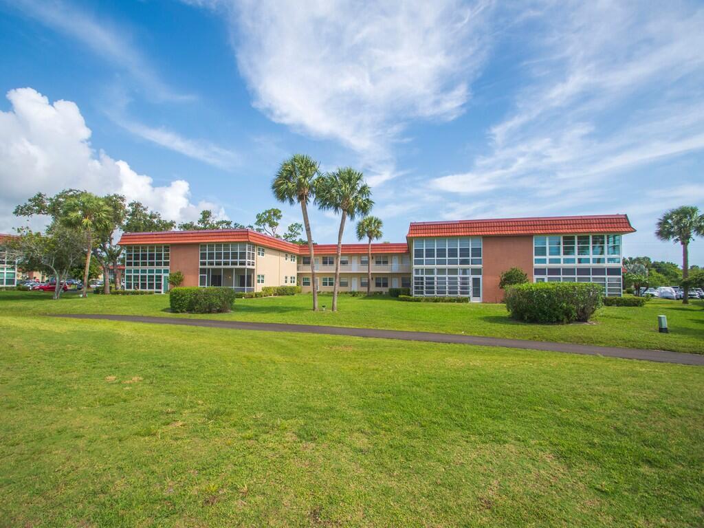 105 Spring Lake Court 102, Vero Beach, FL 32962, Vero Beach - Photo 3