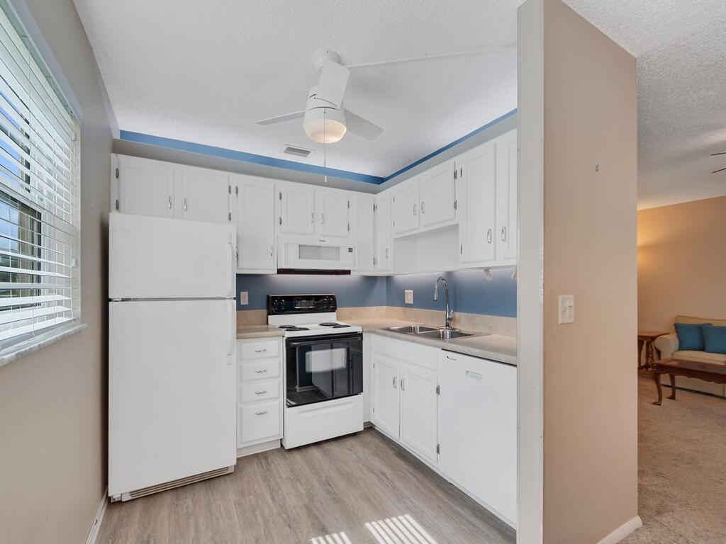 105 Spring Lake Court 102, Vero Beach, FL 32962, Vero Beach - Photo 5