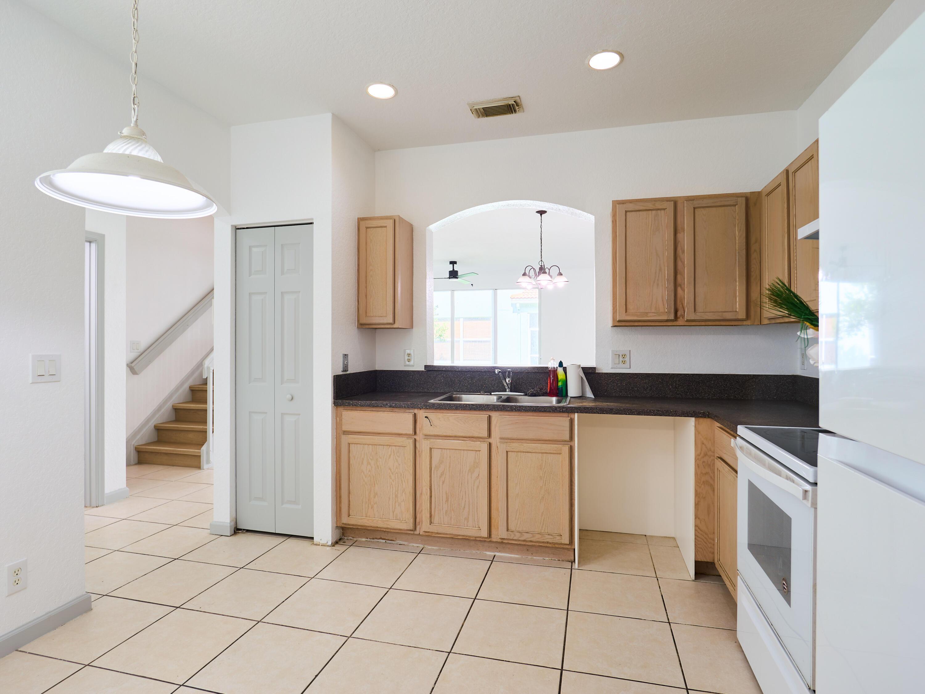 2052 Oakhurst Way, Riviera Beach, FL 33404, Riviera Beach - Photo 3