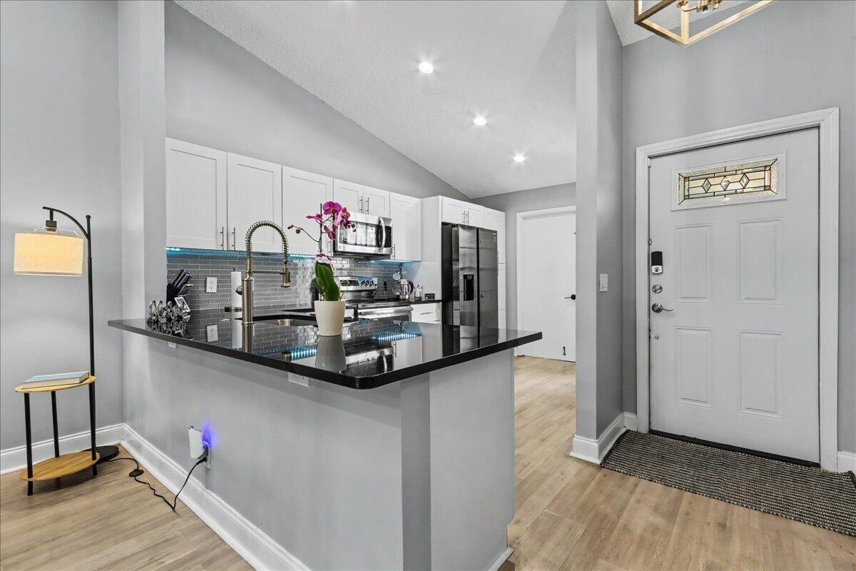 3801 Island Club Circle E, Lake Worth, FL 33462, Lake Worth - Photo 5