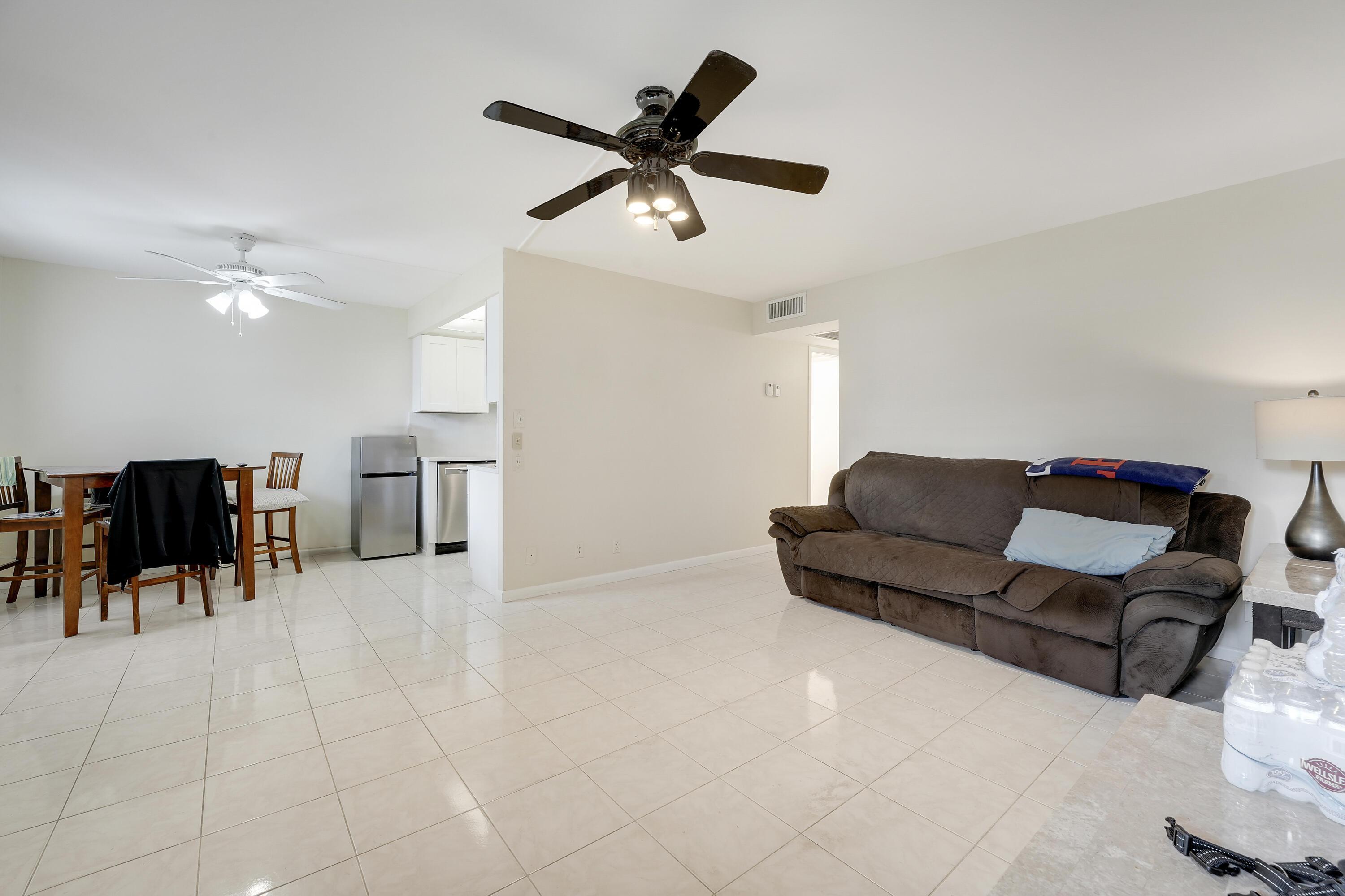 1011 Exeter, Boca Raton, FL 33434, Boca Raton - Photo 3