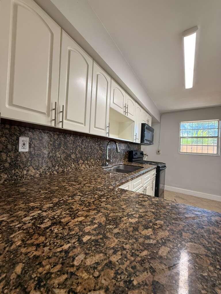 516 NW 179th Street, Miami Gardens, FL 33169, Miami Gardens - Photo 3