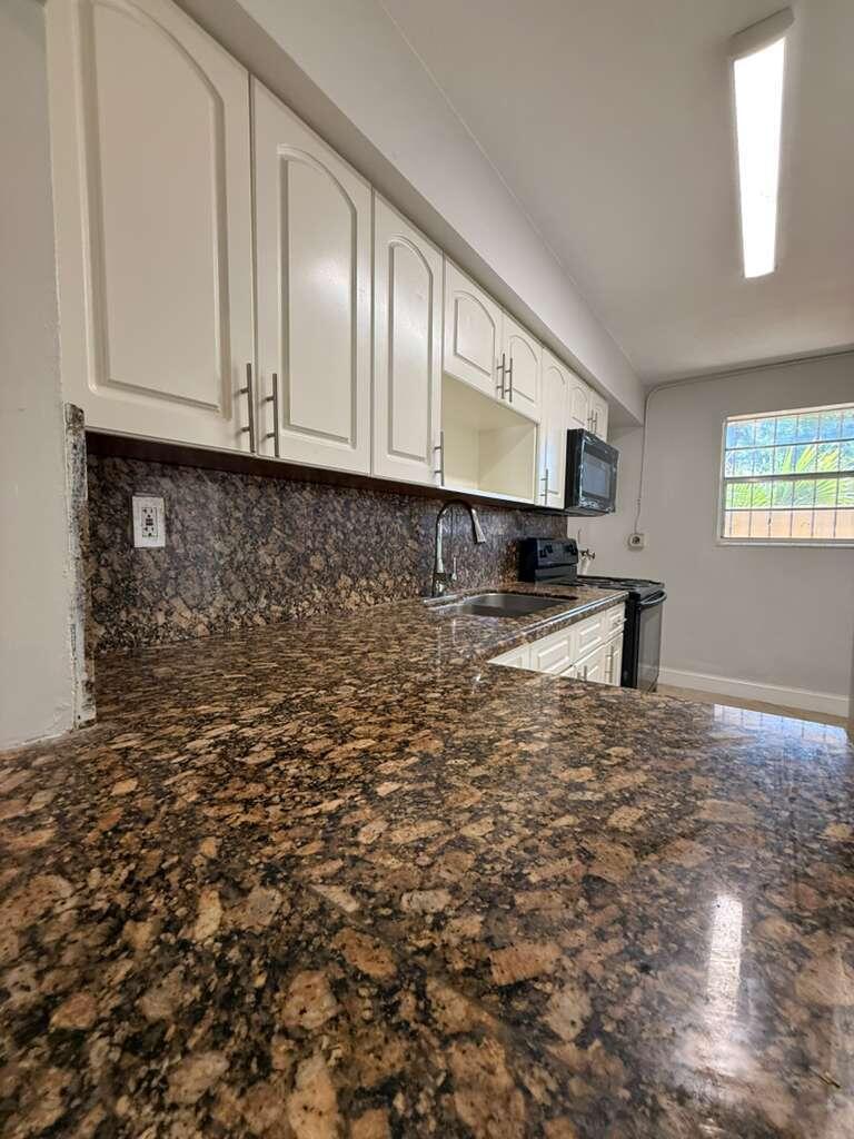 516 NW 179th Street, Miami Gardens, FL 33169, Miami Gardens - Photo 4