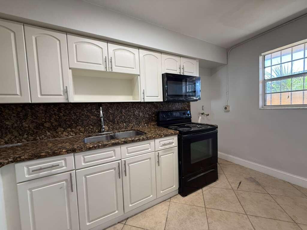 516 NW 179th Street, Miami Gardens, FL 33169, Miami Gardens - Photo 5