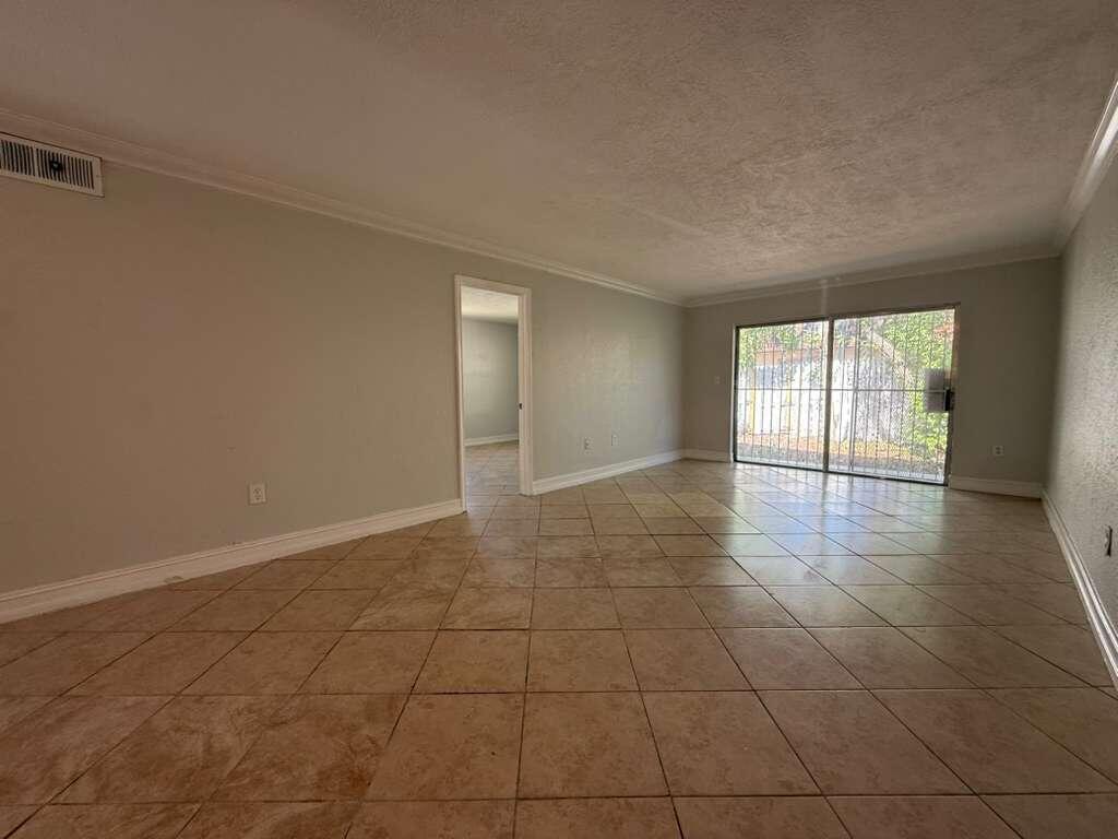 516 NW 179th Street, Miami Gardens, FL 33169, Miami Gardens - Photo 2