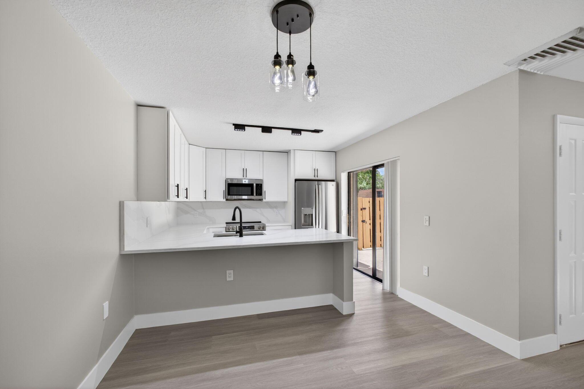 246 Charter Way, West Palm Beach, FL 33407, West Palm Beach - Photo 4