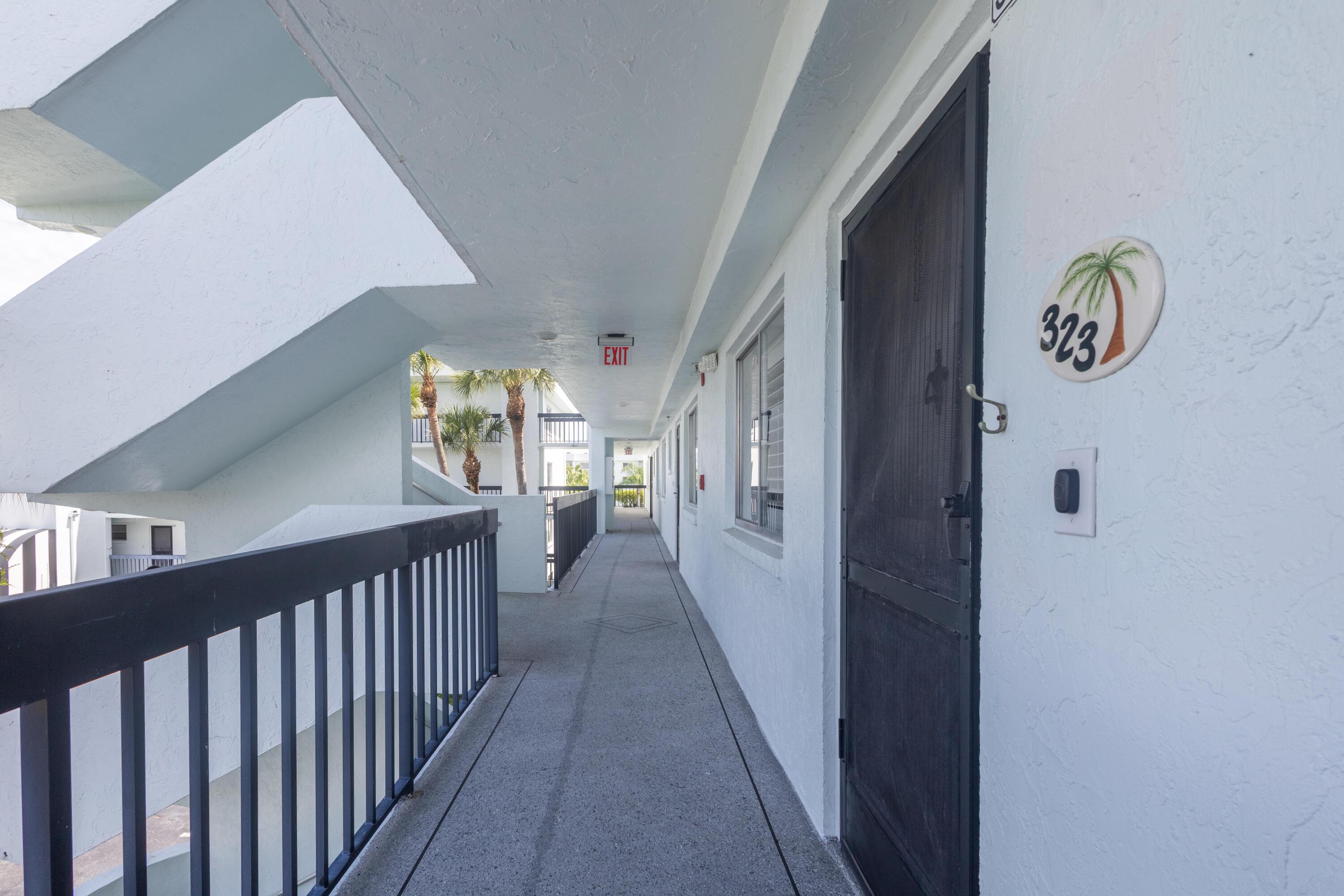 6698 N 10th Ave Avenue N 323, Lake Worth, FL 33467, Lake Worth - Photo 3
