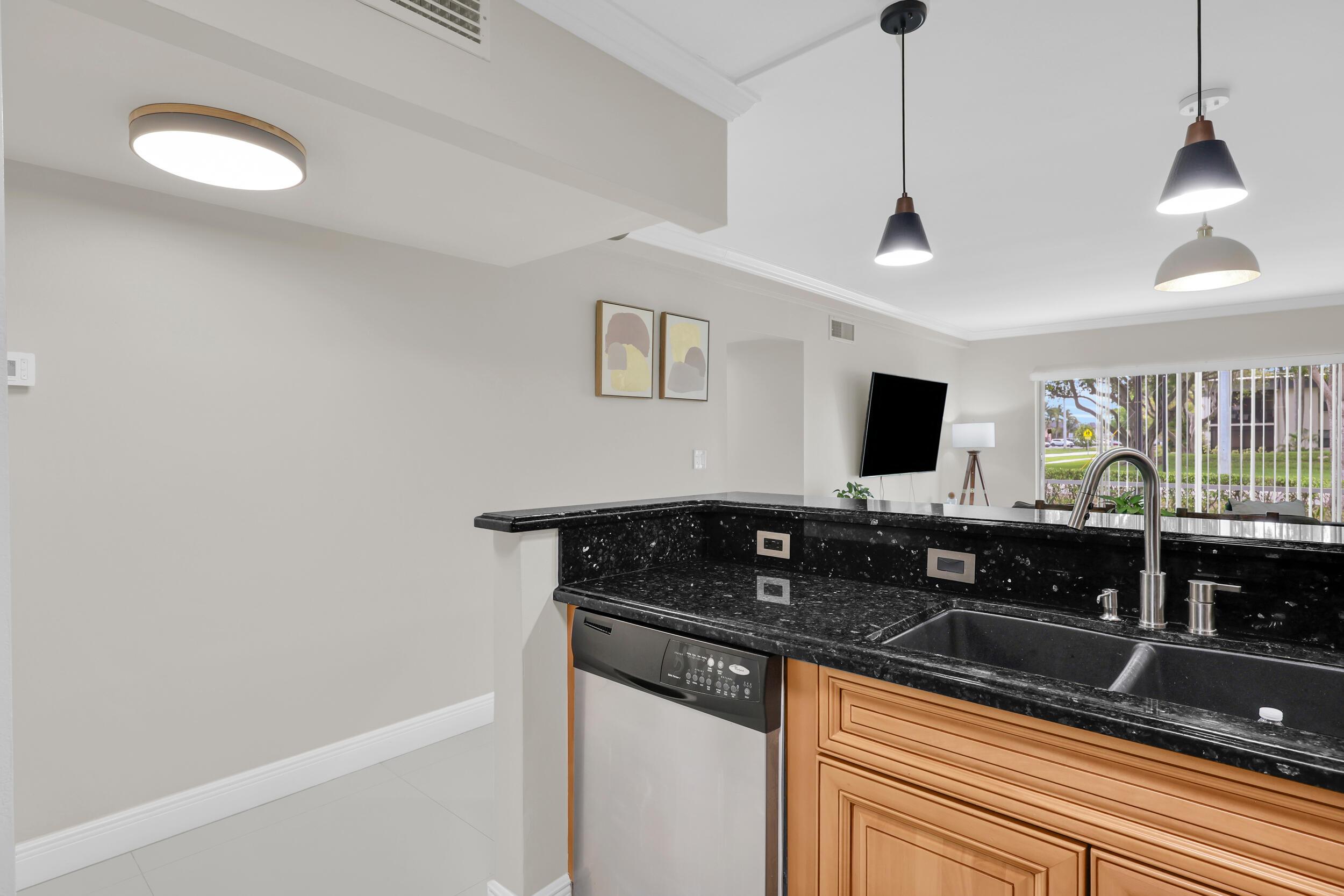 899 SE 2nd Avenue 120, Deerfield Beach, FL 33441, Deerfield Beach - Photo 3