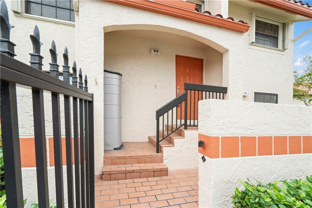 912 Congressional Way, Deerfield Beach, FL 33442, Deerfield Beach - Photo 2