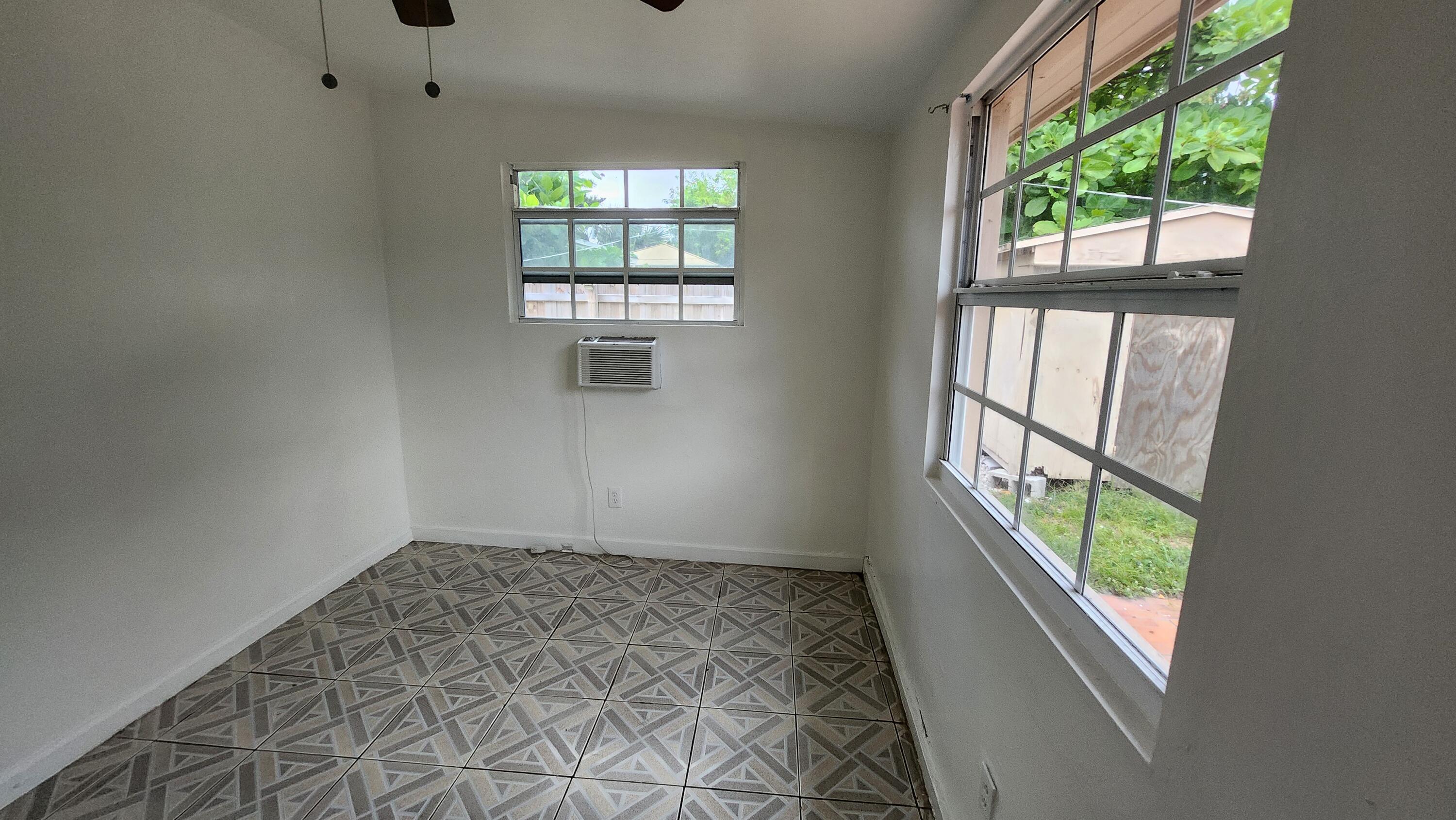 43 SW 11th Street Unit E, Dania Beach, FL 33004, Dania Beach - Photo 2