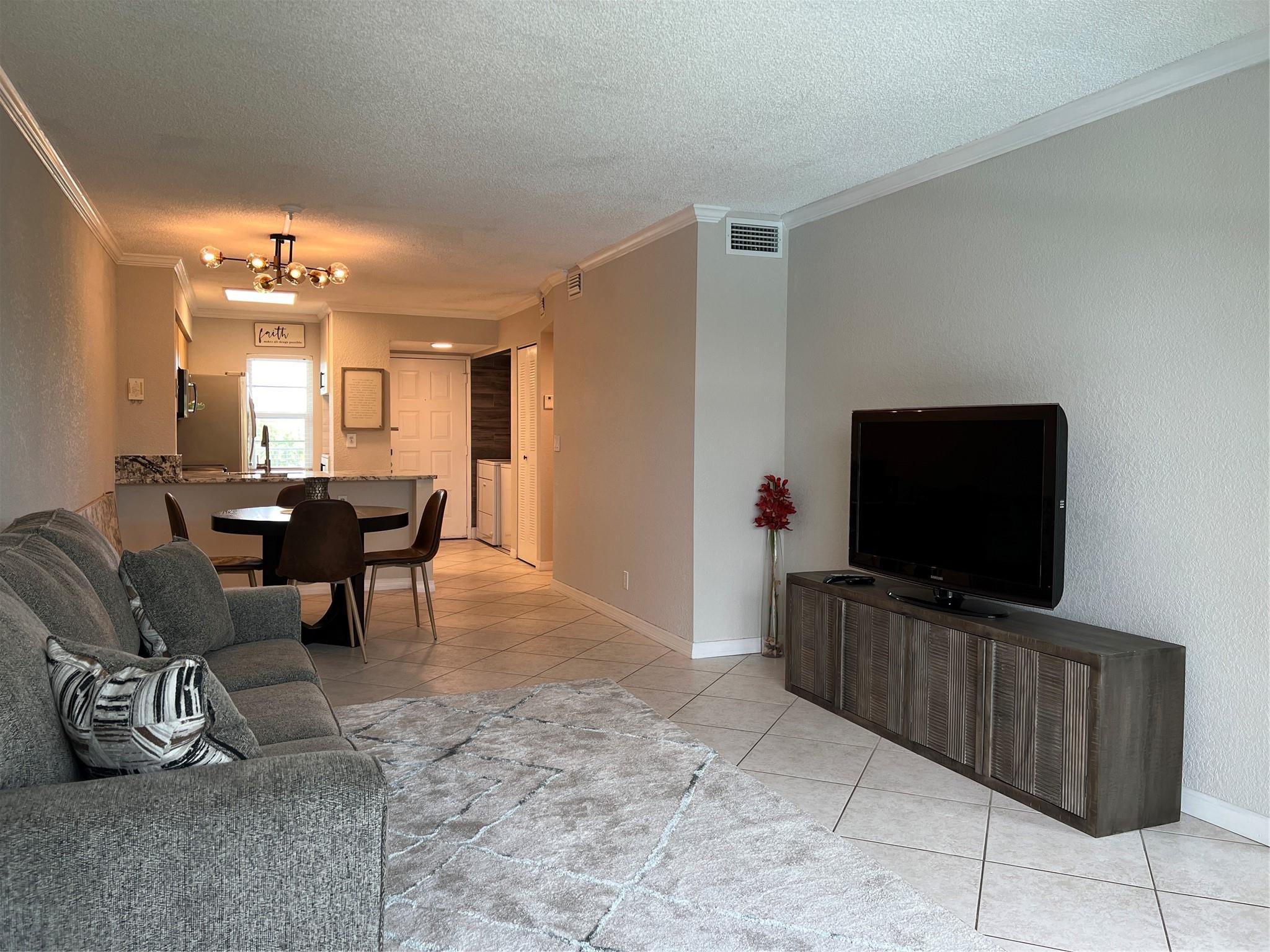2220 N Cypress Bend Drive 301, Pompano Beach, FL 33069, Pompano Beach - Photo 3