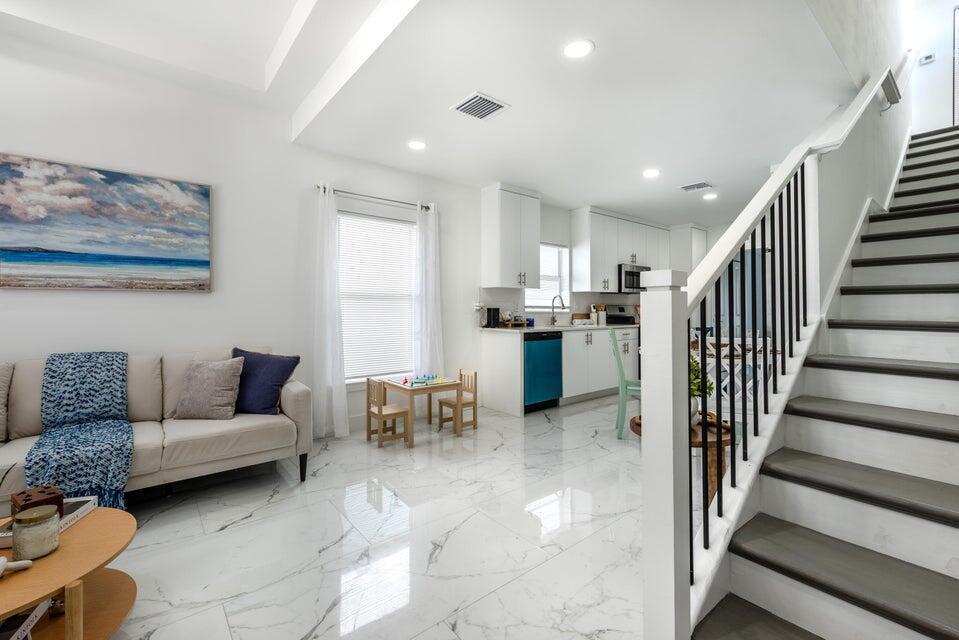430 NW 13th Avenue, Boynton Beach, FL 33435, Boynton Beach - Photo 2