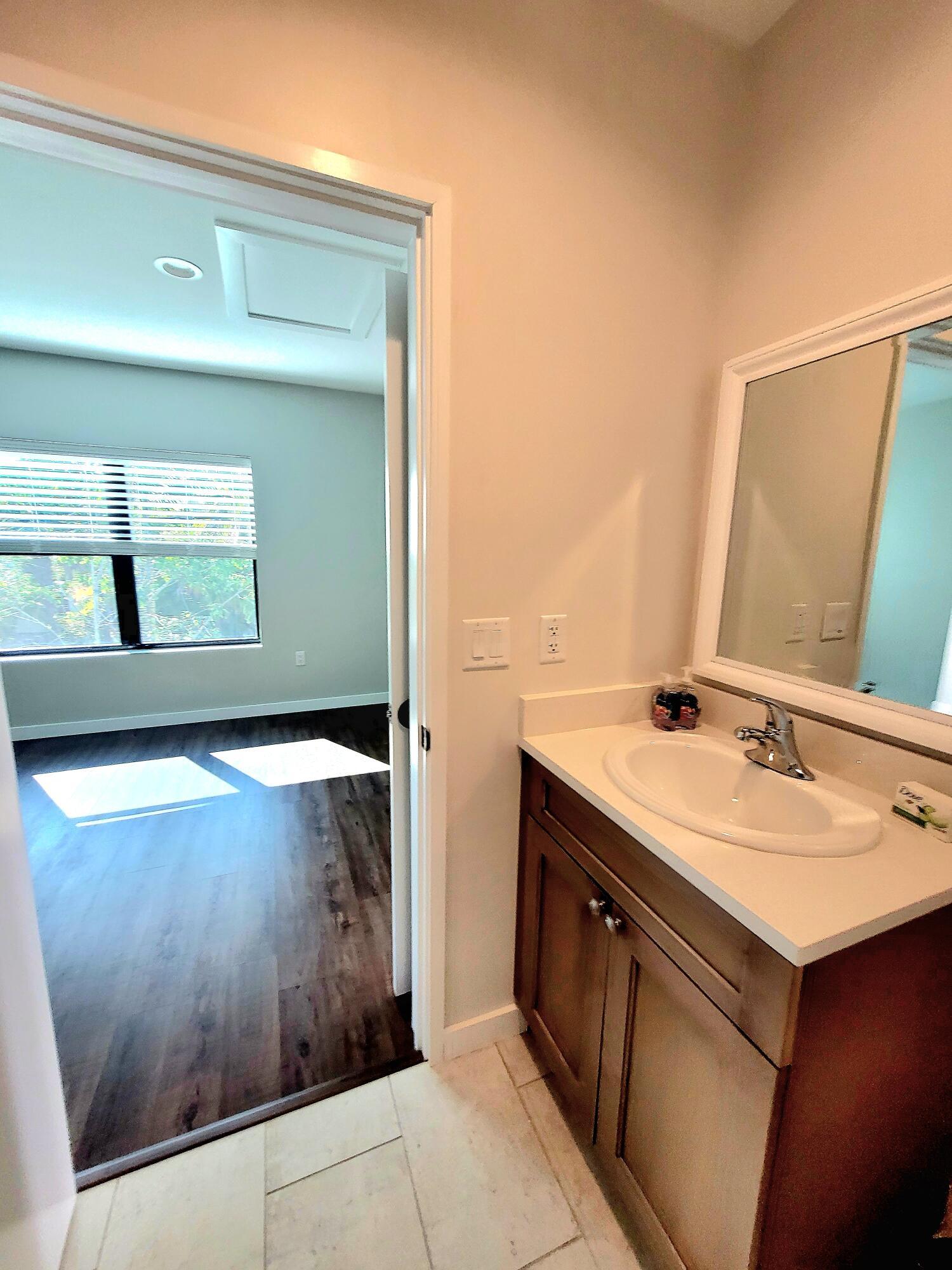 11810 SE Dixie Highway Apt 1, Hobe Sound, FL 33455, Hobe Sound - Photo 5