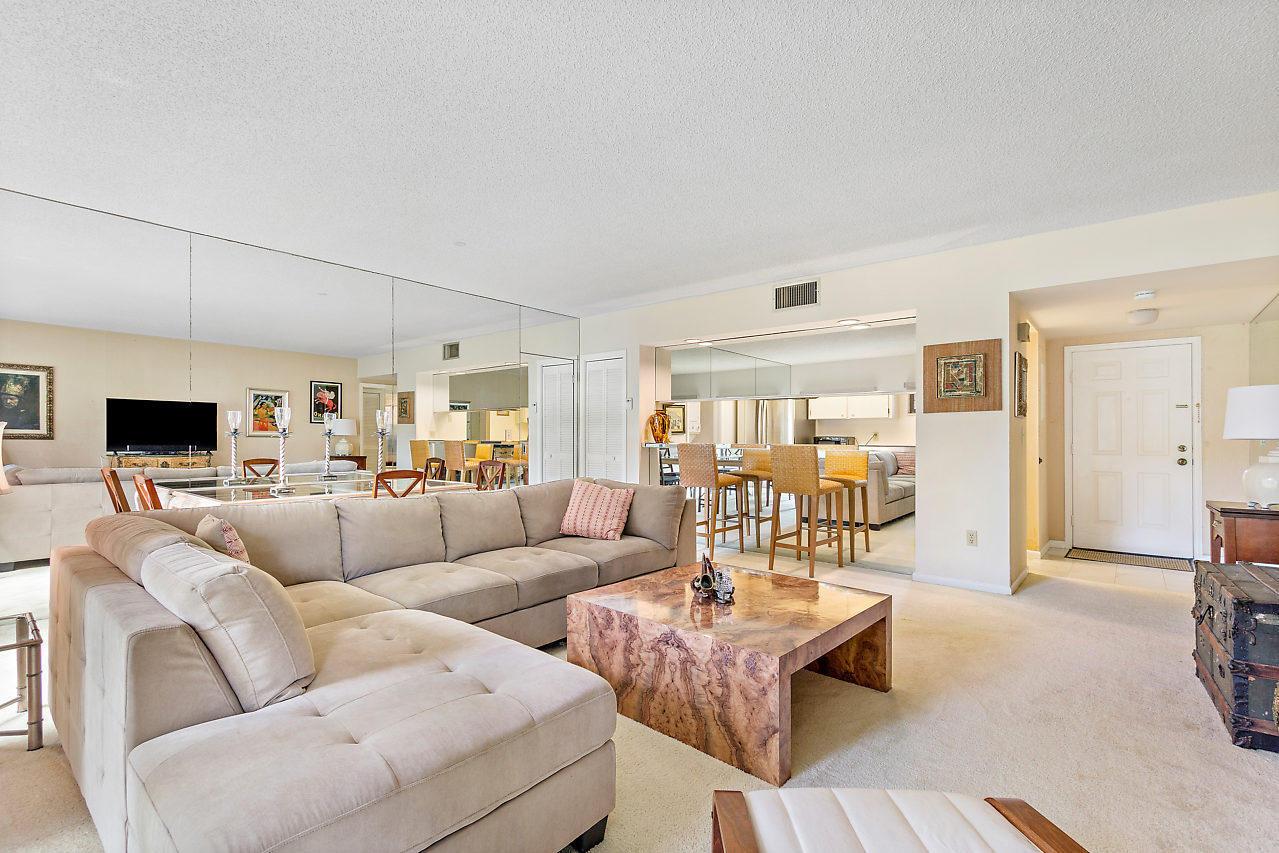 11863 Wimbledon Circle 426, Wellington, FL 33414, Wellington - Photo 2