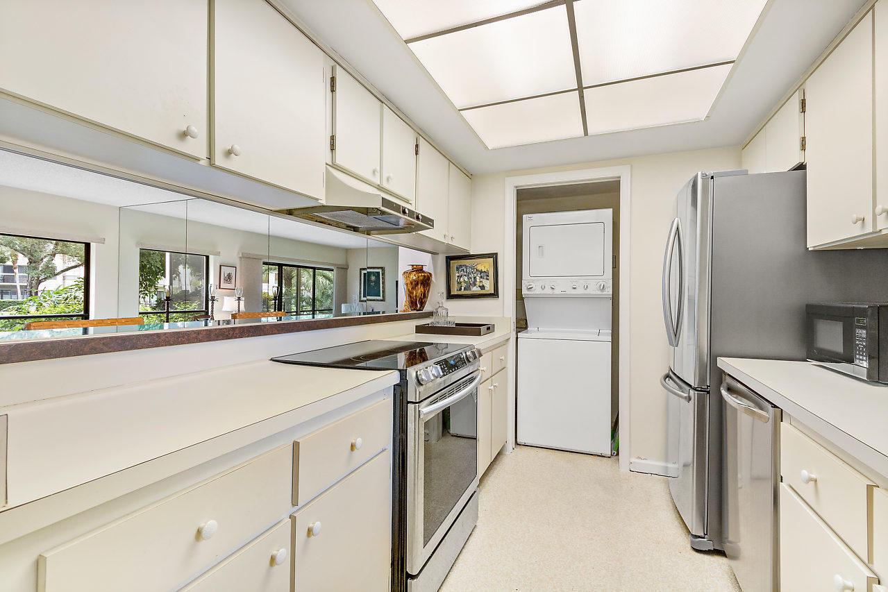 11863 Wimbledon Circle 426, Wellington, FL 33414, Wellington - Photo 4