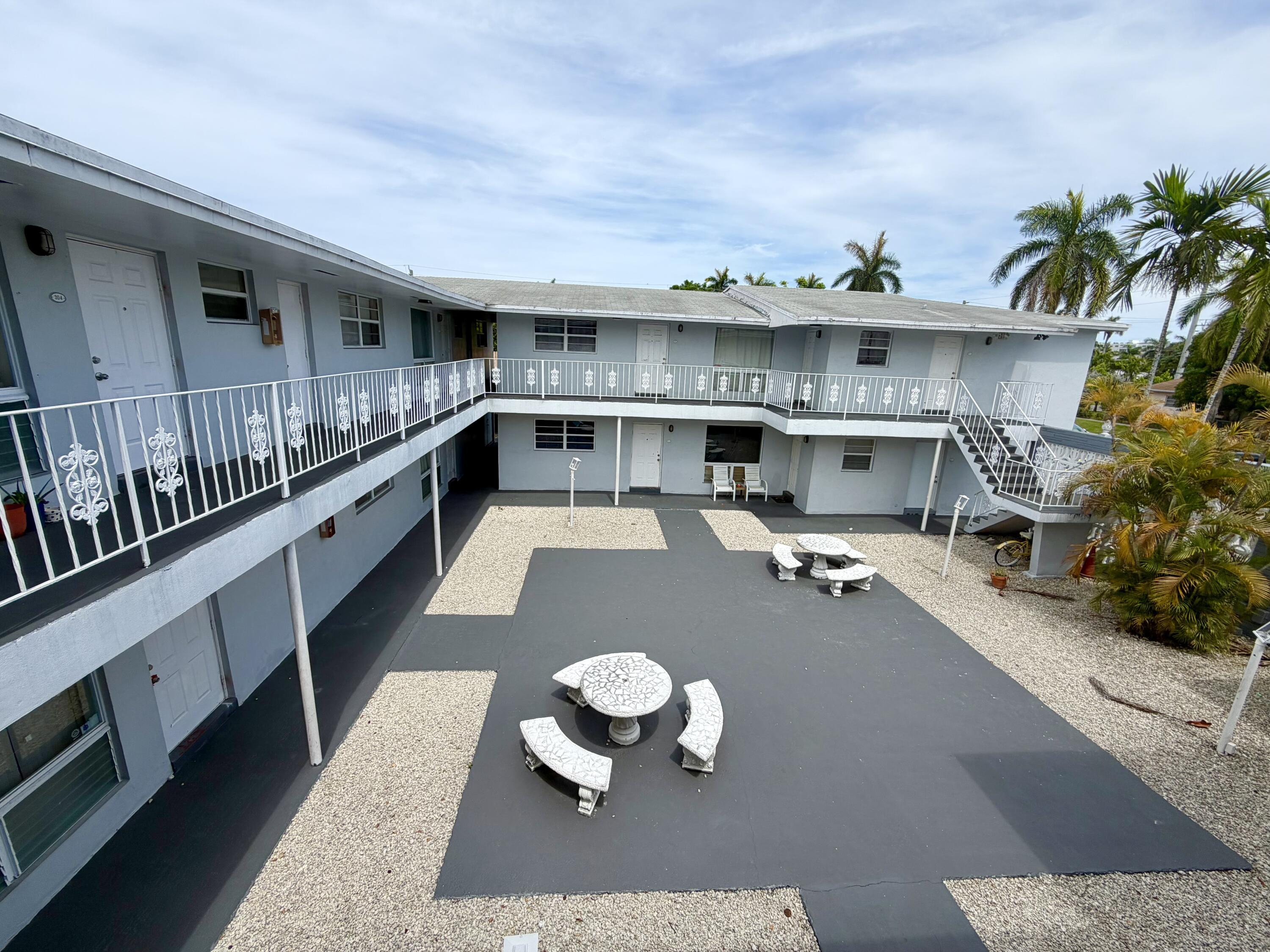 915 NE 8th Street 202, Hallandale Beach, FL 33009, Hallandale Beach - Photo 2