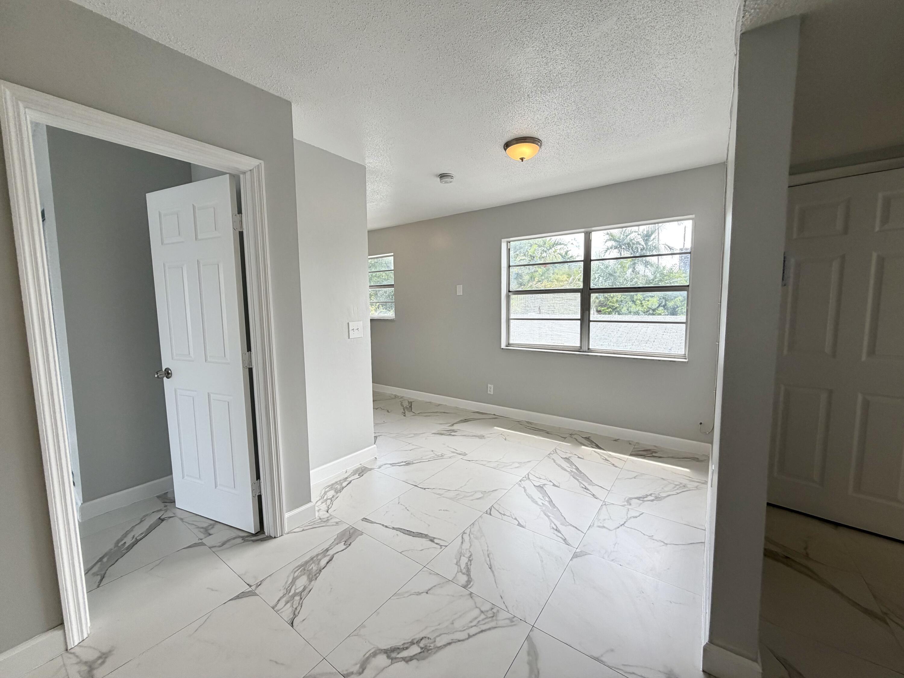 915 NE 8th Street 202, Hallandale Beach, FL 33009, Hallandale Beach - Photo 3