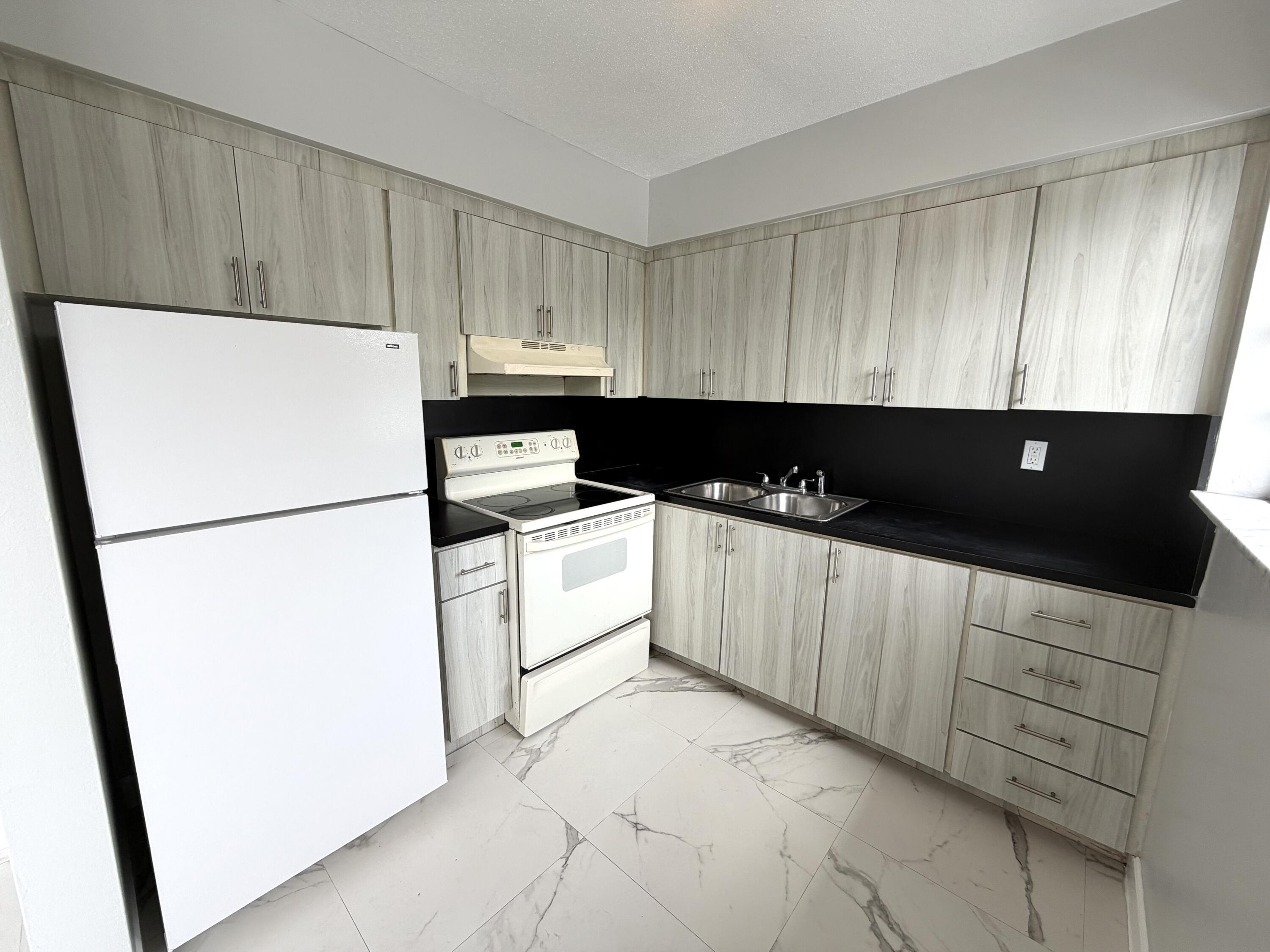 915 NE 8th Street 202, Hallandale Beach, FL 33009, Hallandale Beach - Photo 5