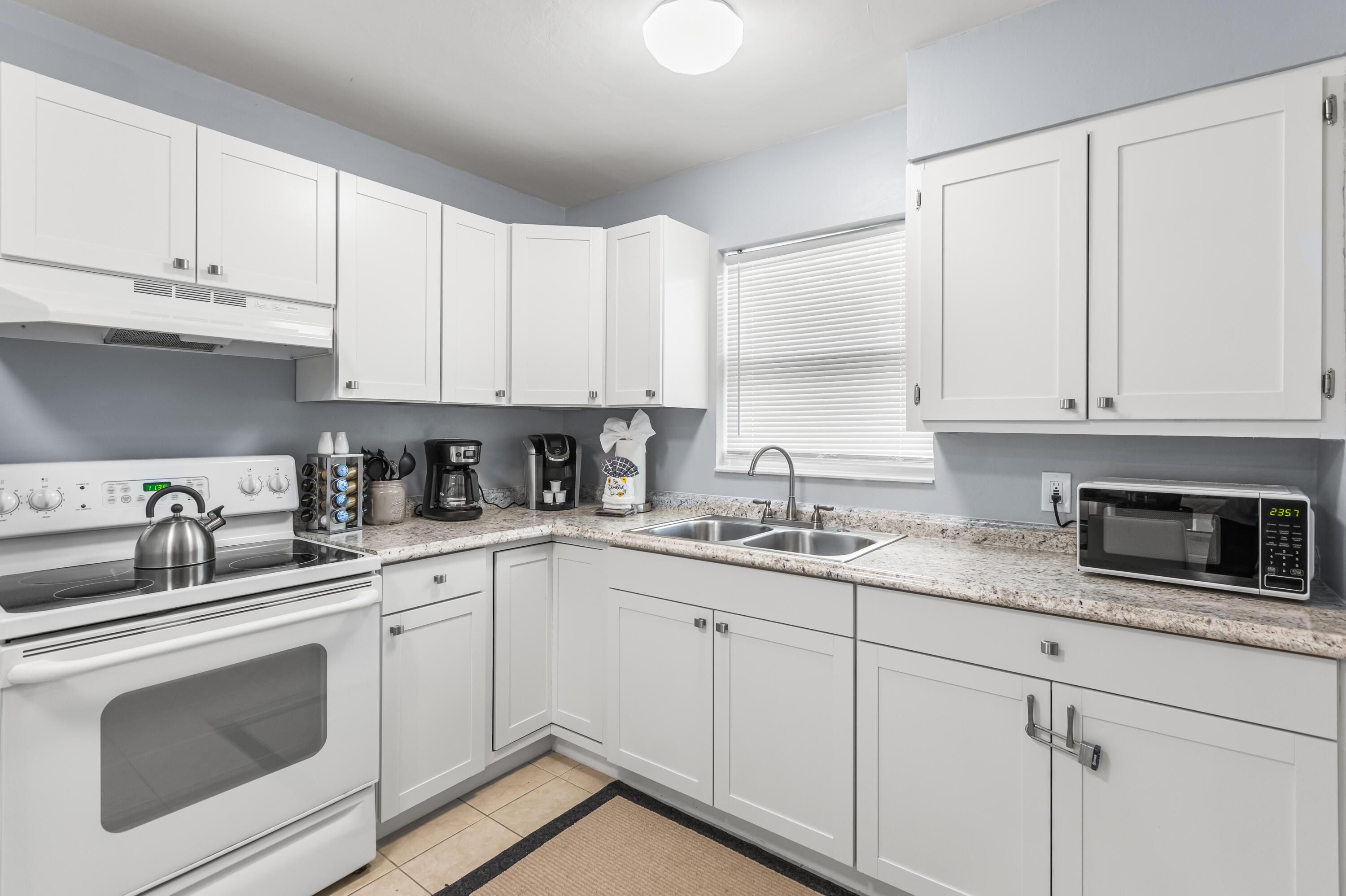 4953 Bayshore Drive, Naples, FL 34112, Naples - Photo 3