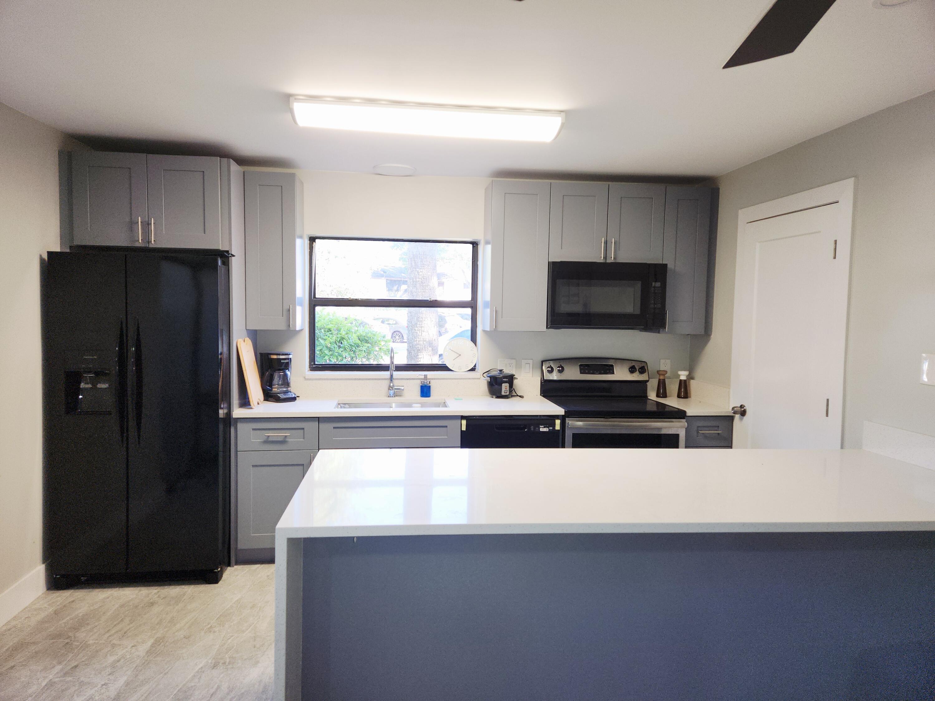 2050 Oleander Boulevard 8-109, Fort Pierce, FL 34950, Fort Pierce - Photo 4