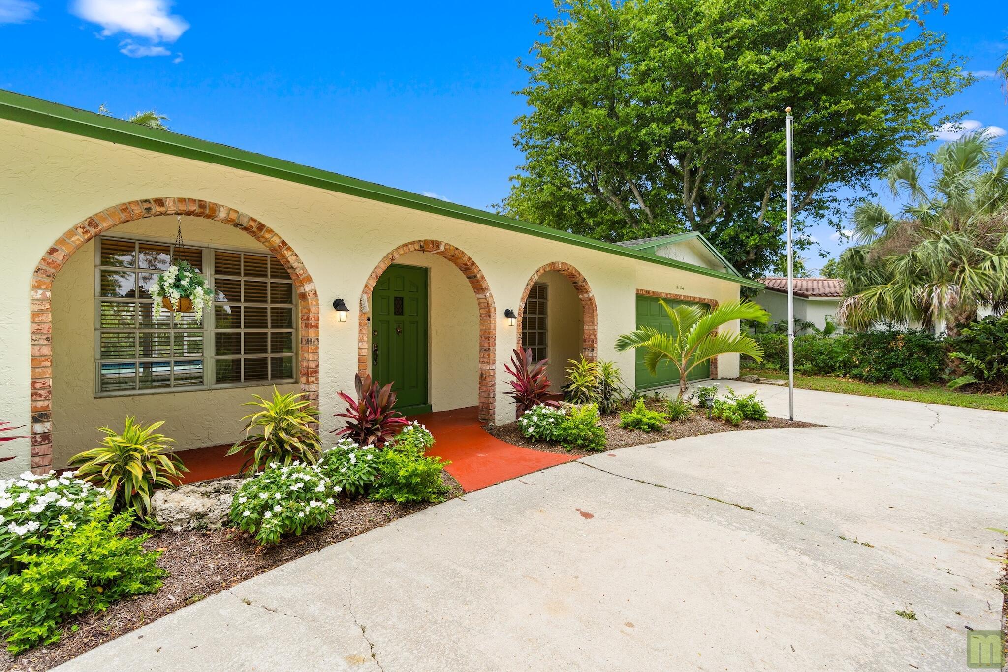 240 Lake Drive, Coconut Creek, FL 33066, Coconut Creek - Photo 4