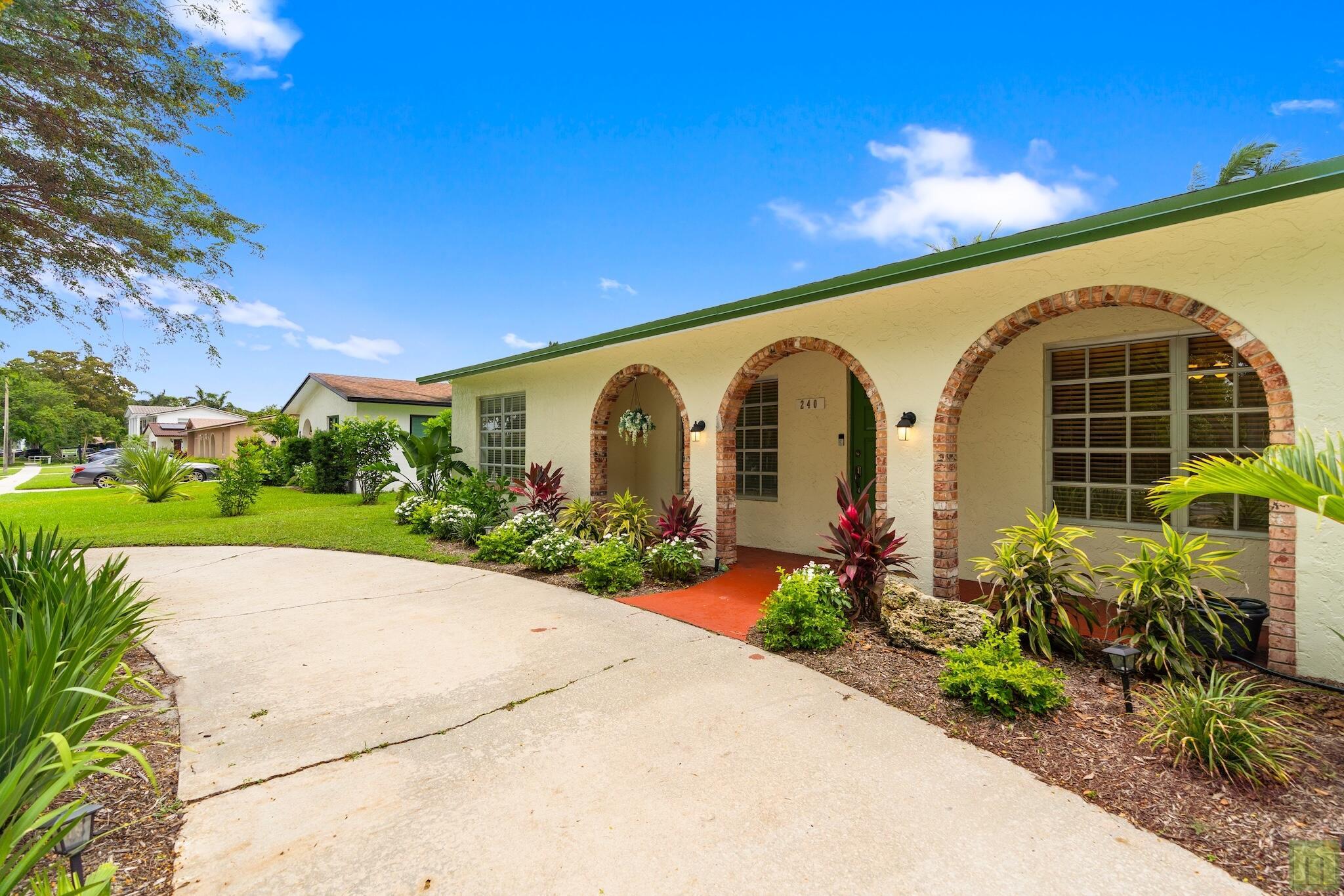 240 Lake Drive, Coconut Creek, FL 33066, Coconut Creek - Photo 5
