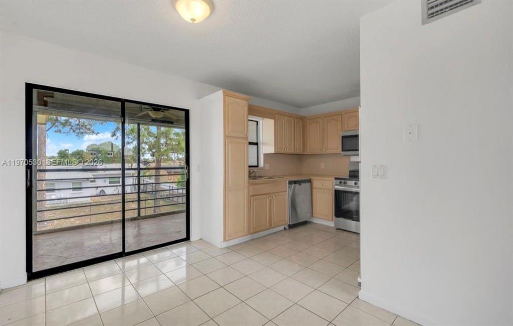 5894 Longbow Lane 6, West Palm Beach, FL 33415, West Palm Beach - Photo 5