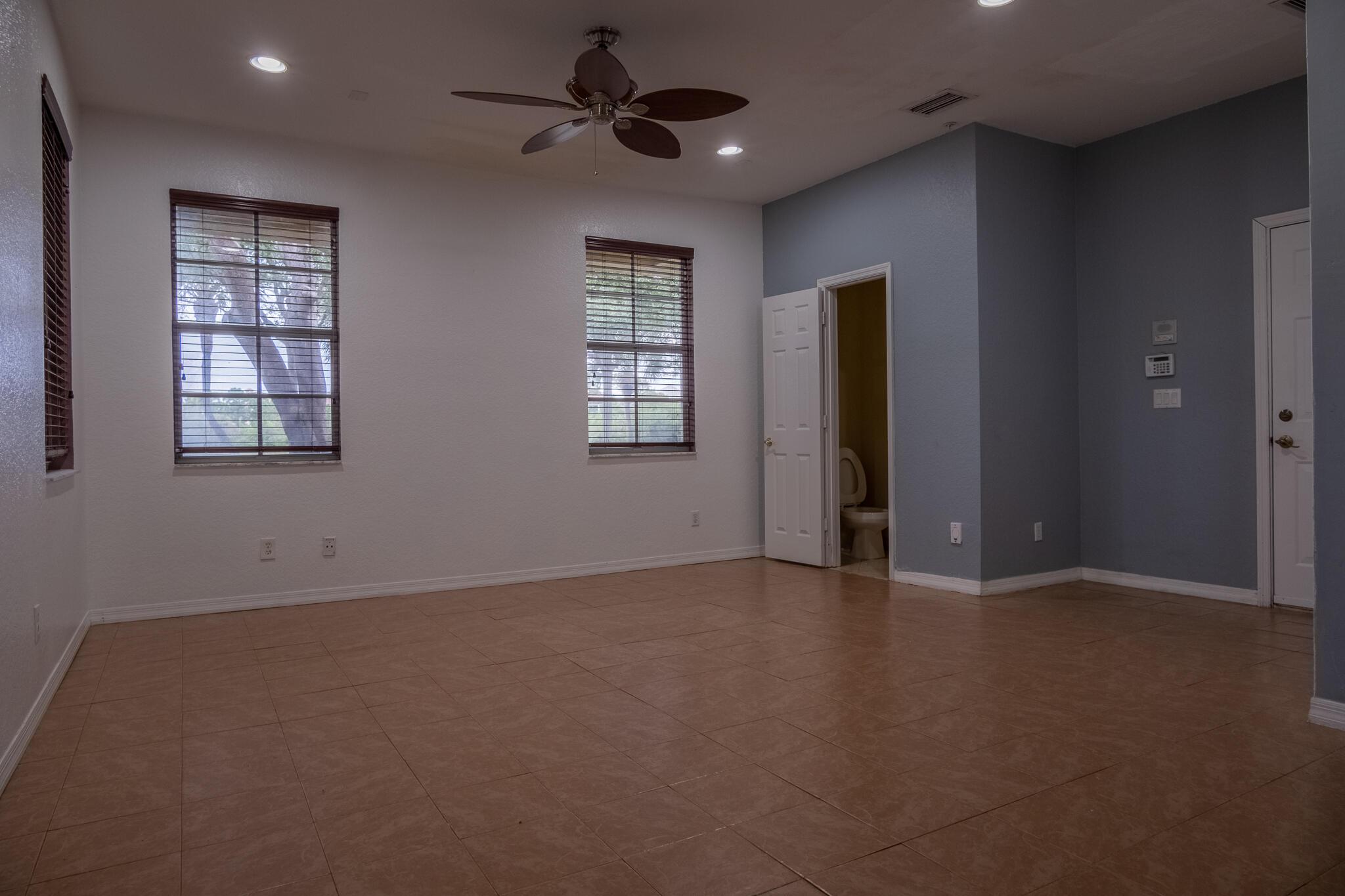 103 E Thatch Palm Circle, Jupiter, FL 33458, Jupiter - Photo 4