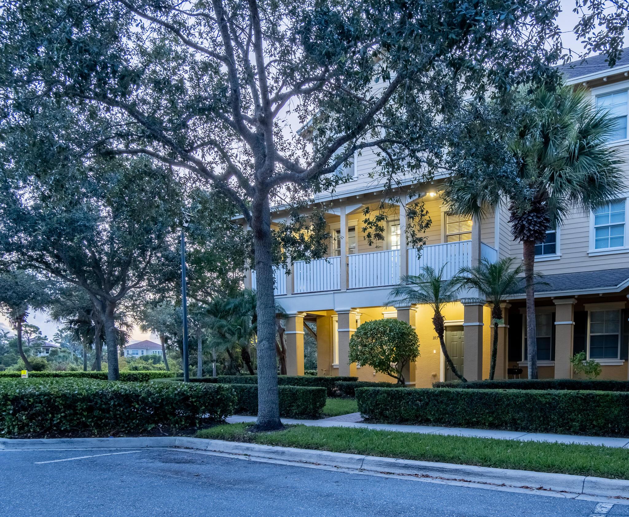 103 E Thatch Palm Circle, Jupiter, FL 33458, Jupiter - Photo 3
