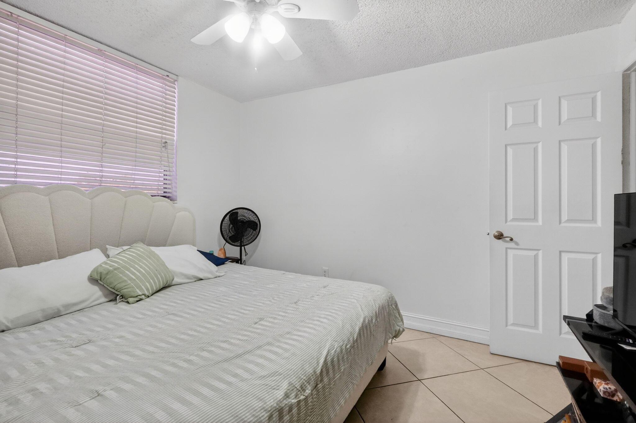1801 S Treasure Drive 415, North Bay Village, FL 33141, North Bay Village - Photo 4