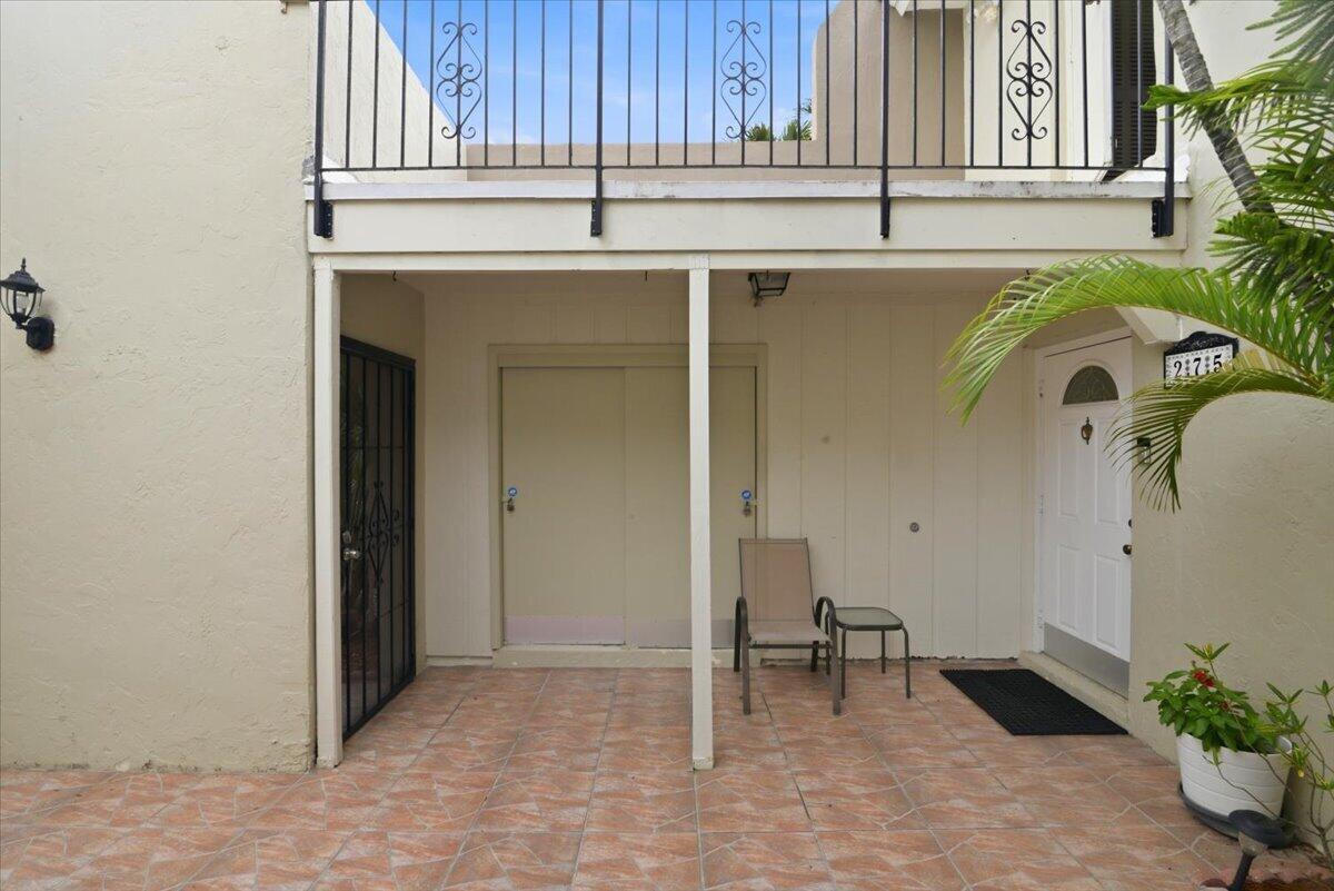 275 Jacaranda Drive, Plantation, FL 33324, Plantation - Photo 4