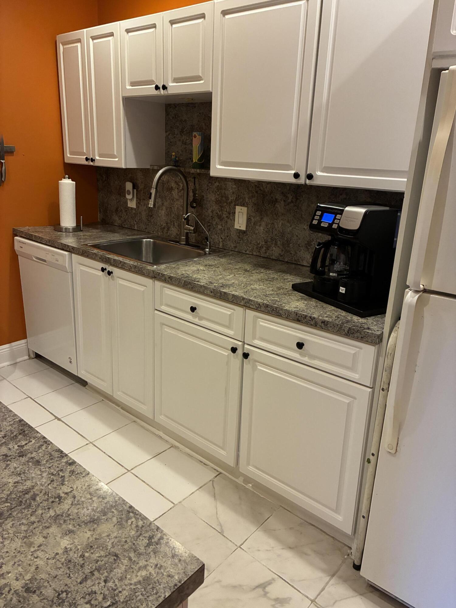 1894 Palmland Drive 3, Boynton Beach, FL 33436, Boynton Beach - Photo 2