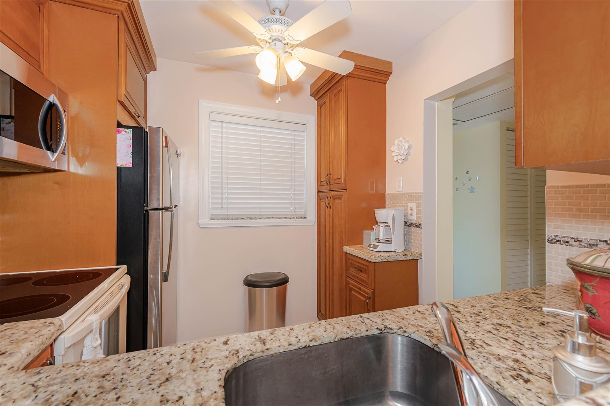 3431 NW 50th Avenue 104, Lauderdale Lakes, FL 33319, Lauderdale Lakes - Photo 3