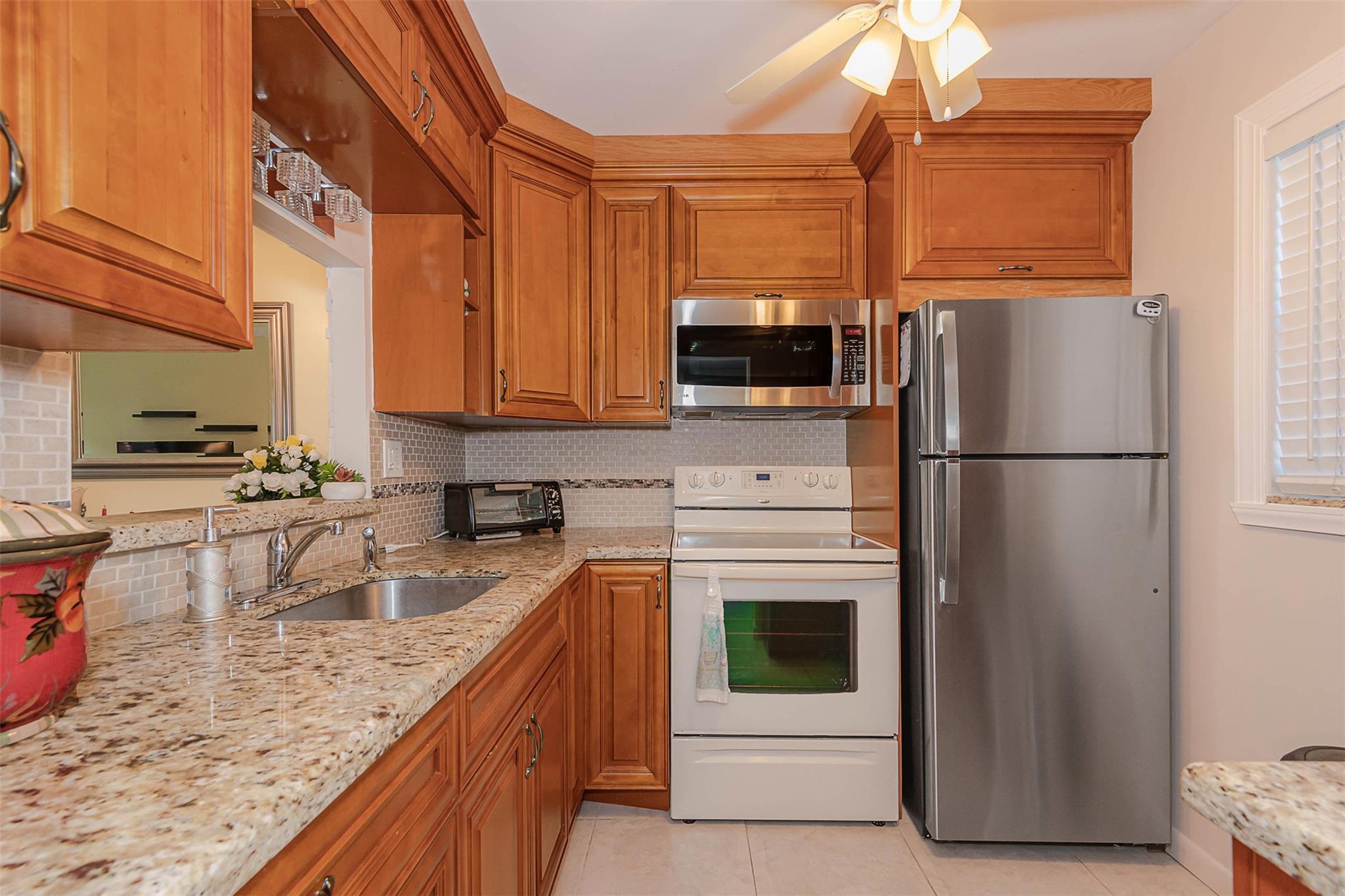3431 NW 50th Avenue 104, Lauderdale Lakes, FL 33319, Lauderdale Lakes - Photo 4