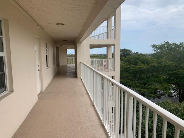 3499 Oaks Way 607, Pompano Beach, FL 33069, Pompano Beach - Photo 2