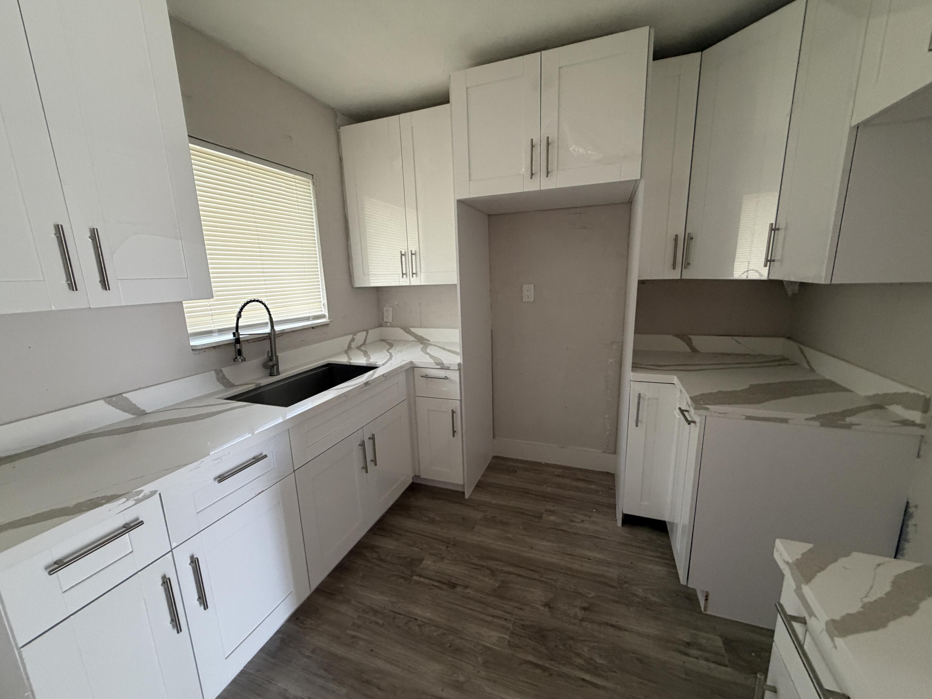 1437 NW 10th Place, Fort Lauderdale, FL 33311, Fort Lauderdale - Photo 3