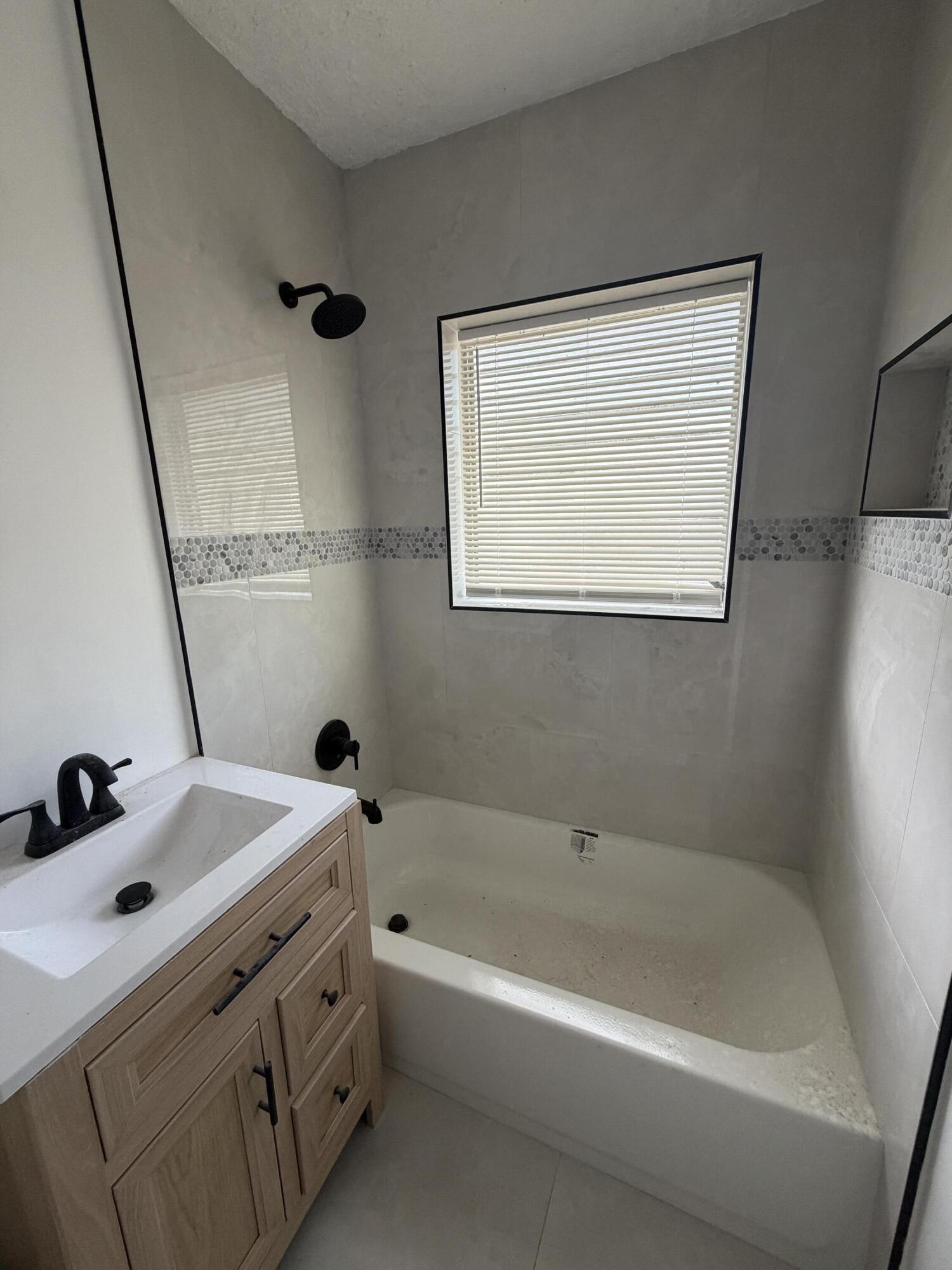1437 NW 10th Place, Fort Lauderdale, FL 33311, Fort Lauderdale - Photo 2