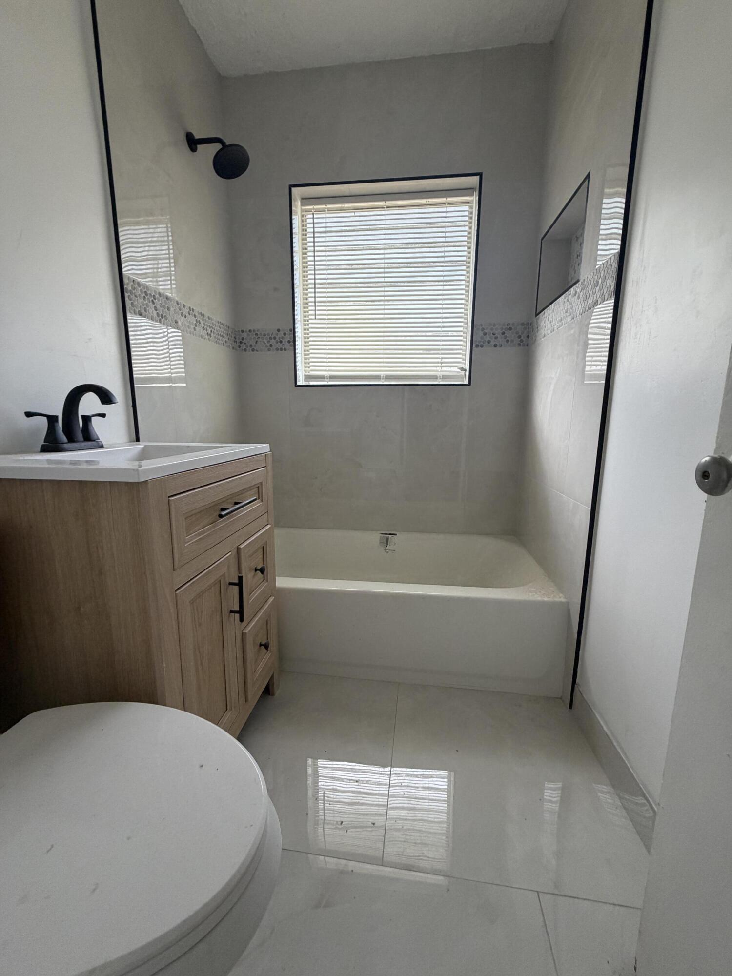 1437 NW 10th Place, Fort Lauderdale, FL 33311, Fort Lauderdale - Photo 5