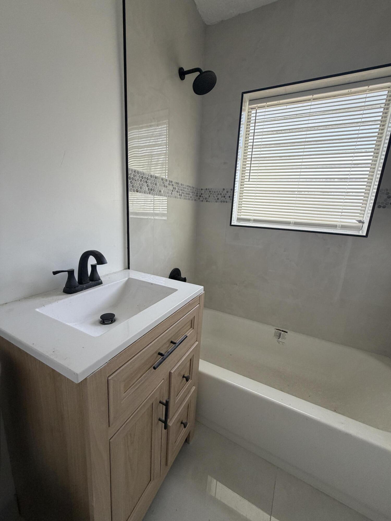 1437 NW 10th Place, Fort Lauderdale, FL 33311, Fort Lauderdale - Photo 4
