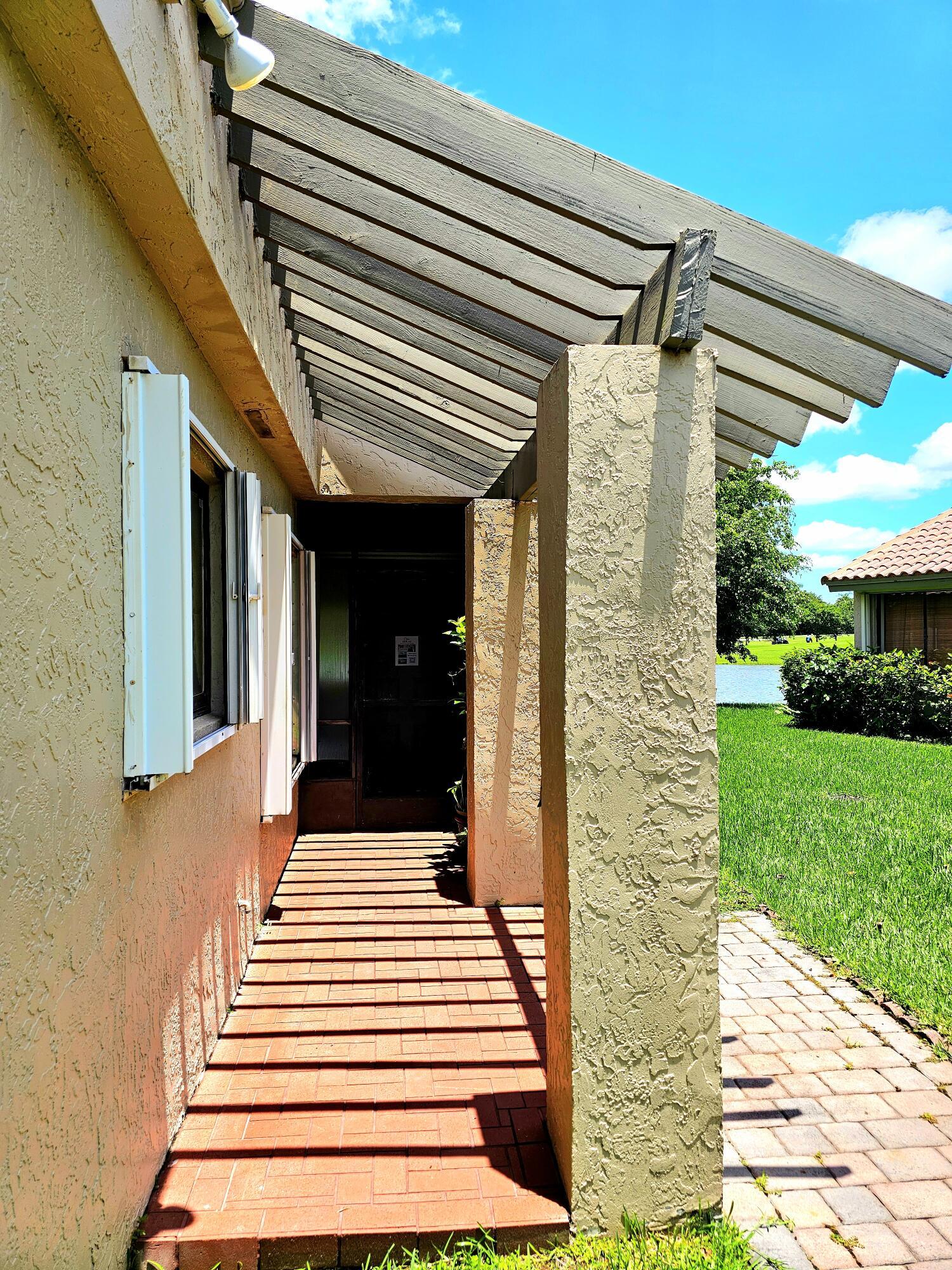 566 Village Lake Drive, Weston, FL 33326, Weston - Photo 5