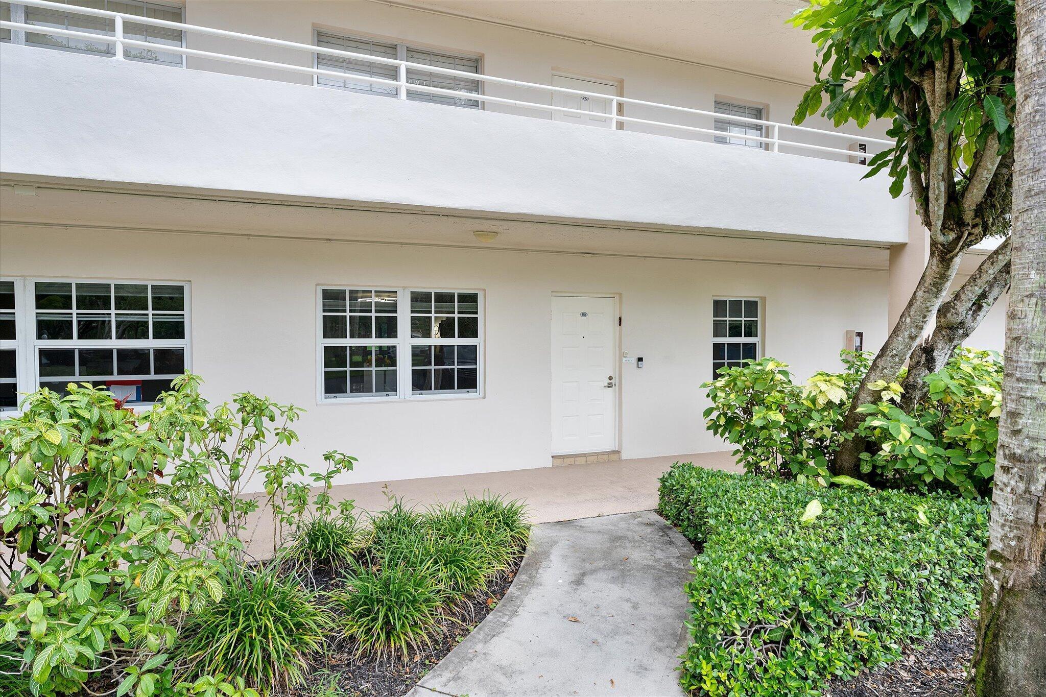3900 Oaks Clubhouse Drive 110, Pompano Beach, FL 33069, Pompano Beach - Photo 5
