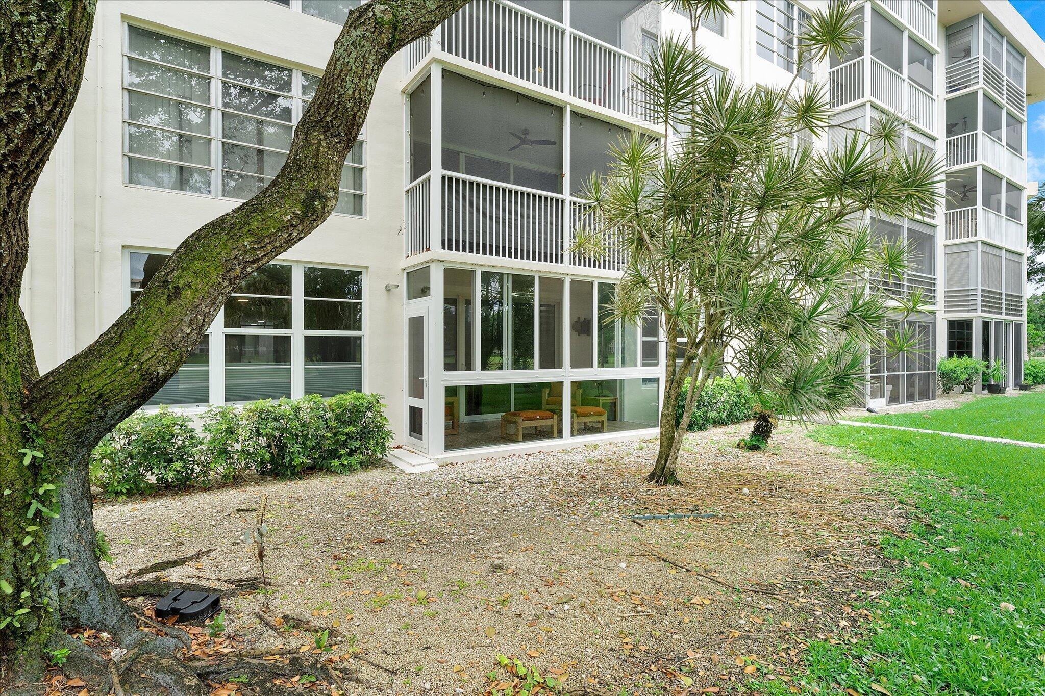 3900 Oaks Clubhouse Drive 110, Pompano Beach, FL 33069, Pompano Beach - Photo 3
