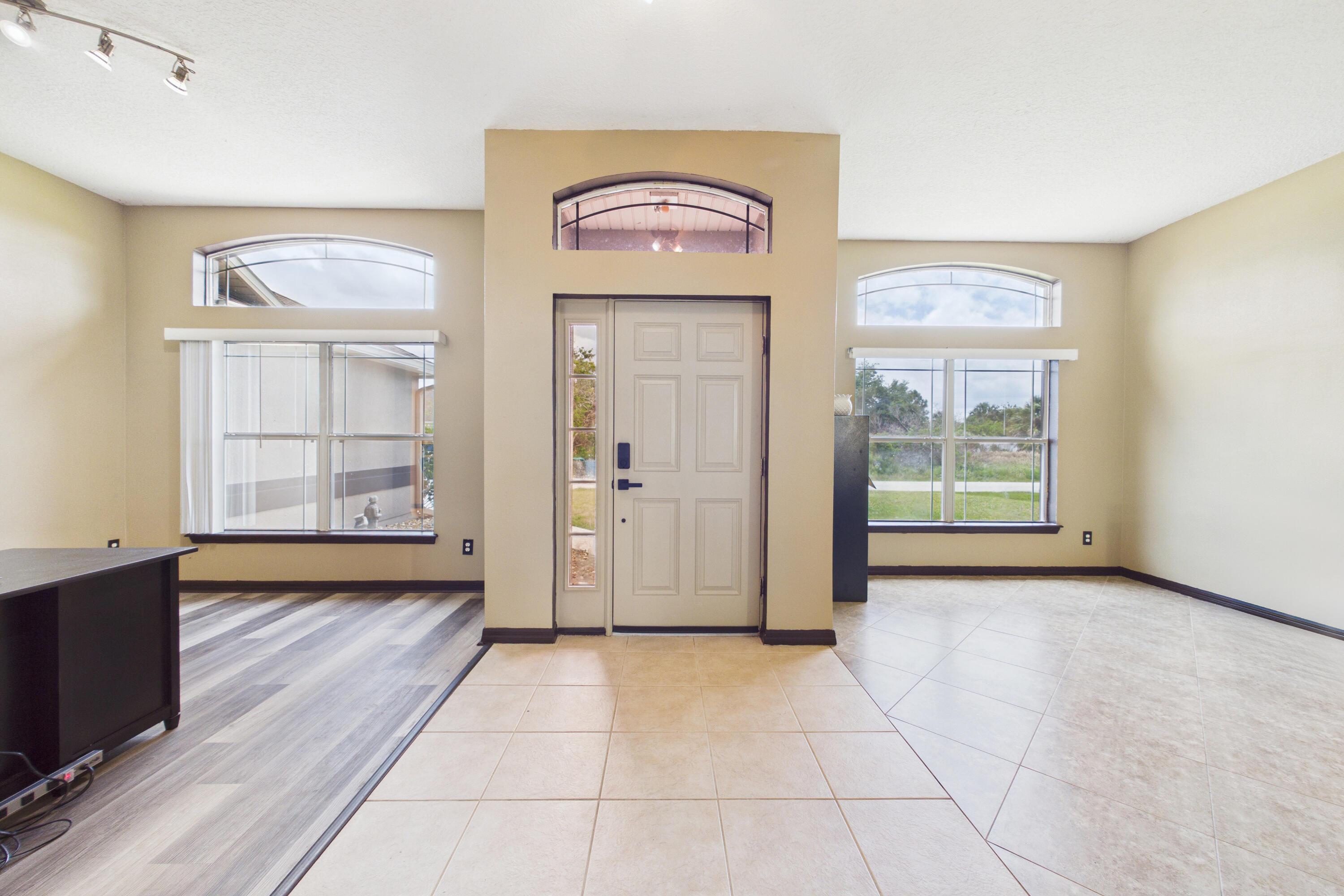 567 Mimosa Street SW, Palm Bay, FL 32908, Palm Bay - Photo 2