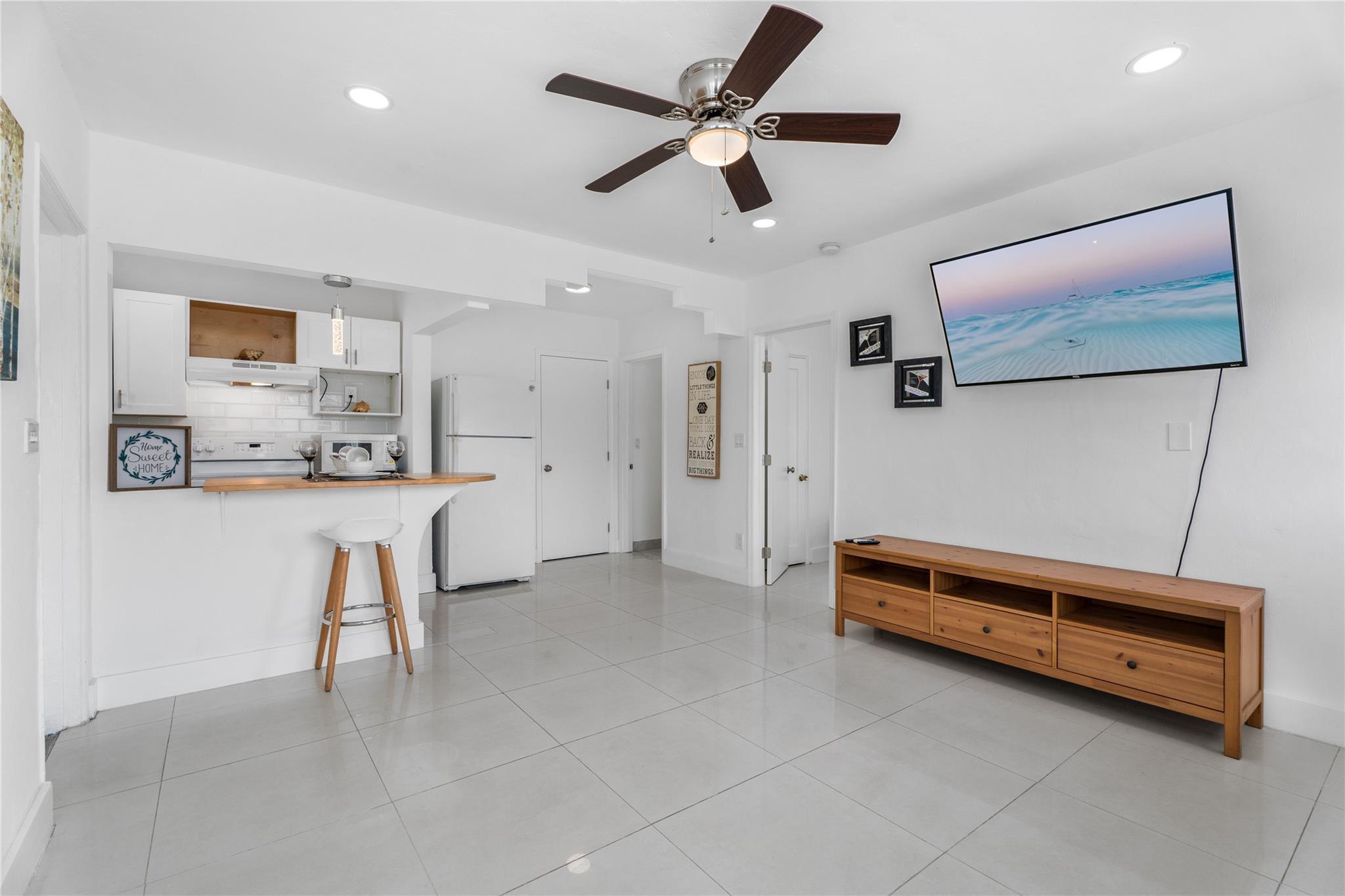 343 Van Buren Street 3, Hollywood, FL 33019, Hollywood - Photo 4