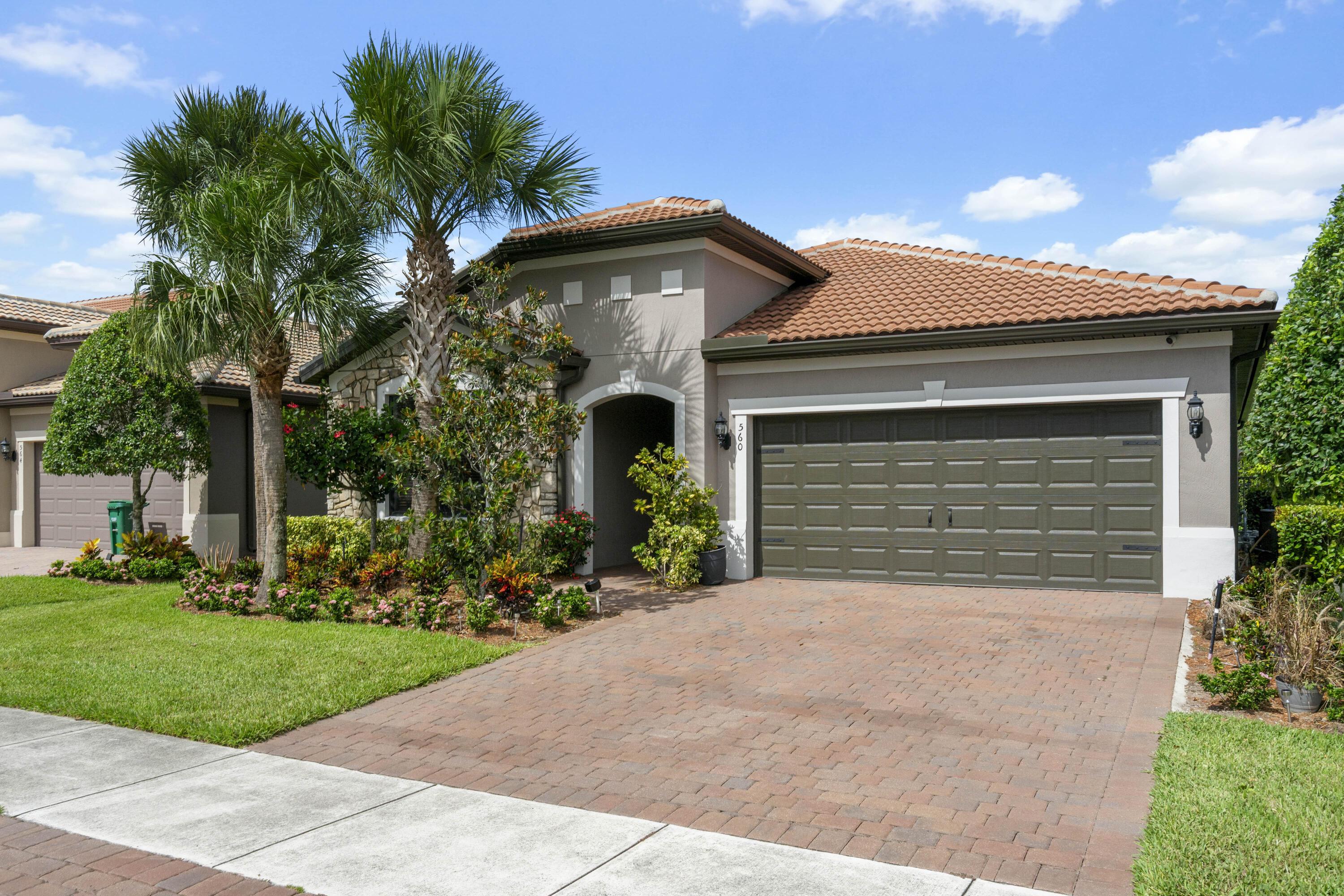 560 SE Monet Drive, Port St. Lucie, FL 34984, Port St. Lucie - Photo 2