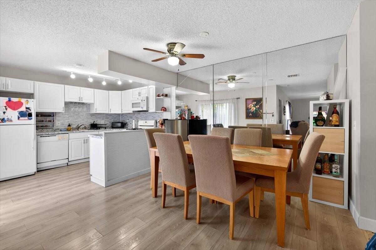 6351 Seven Springs Boulevard B, Greenacres, FL 33463, Greenacres - Photo 5