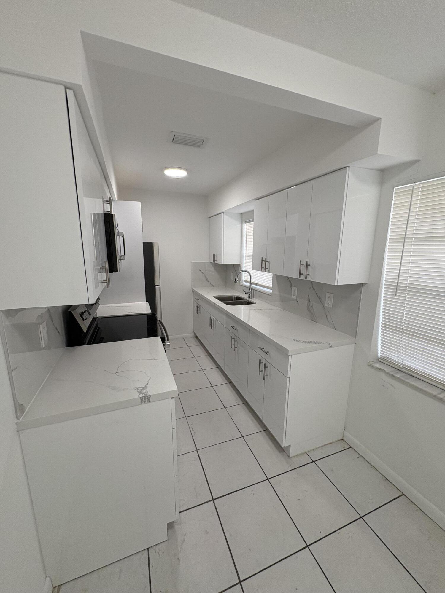 4031 NW 30th Terrace 1, Lauderdale Lakes, FL 33309, Lauderdale Lakes - Photo 2