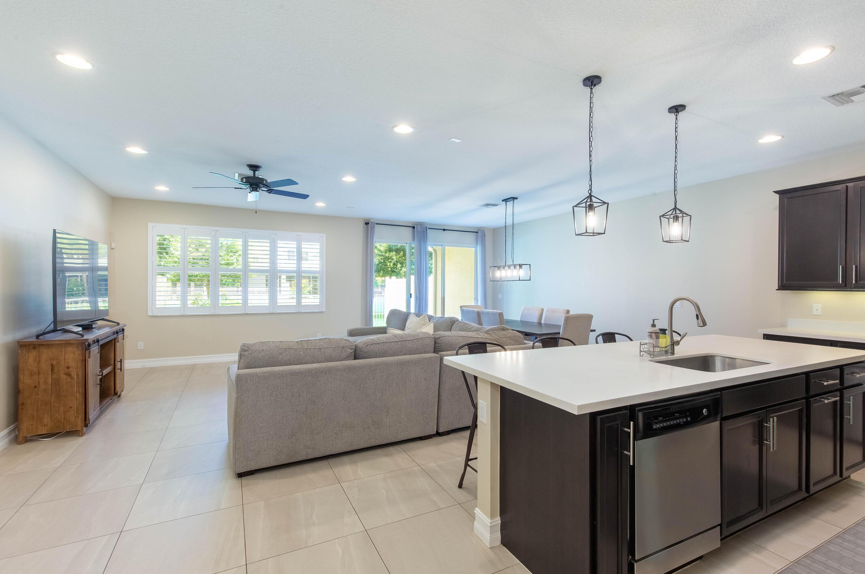 63 Dogwood Court, Royal Palm Beach, FL 33411, Royal Palm Beach - Photo 4